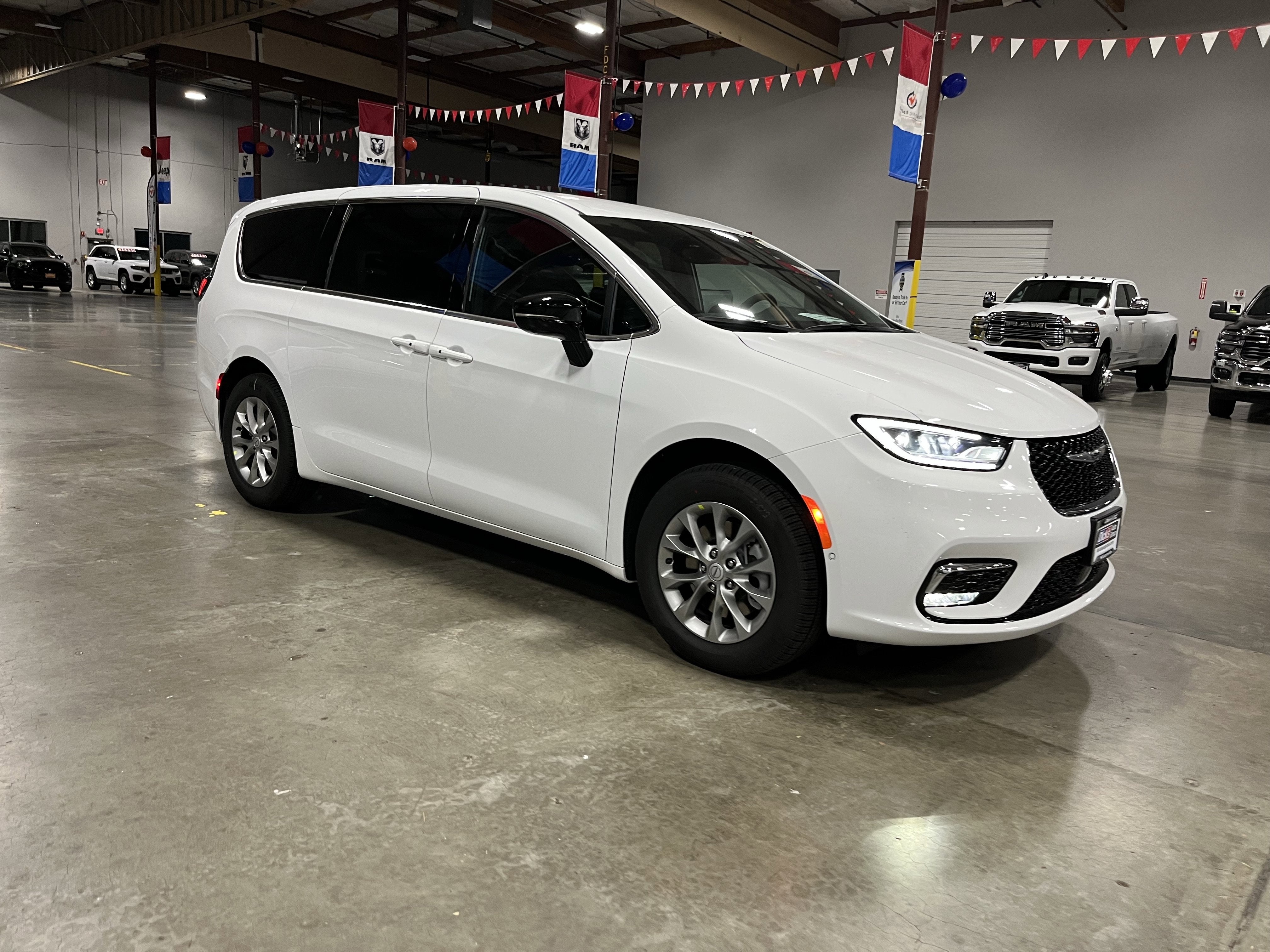 2026 Chrysler Pacifica PACIFICA SELECT AWD