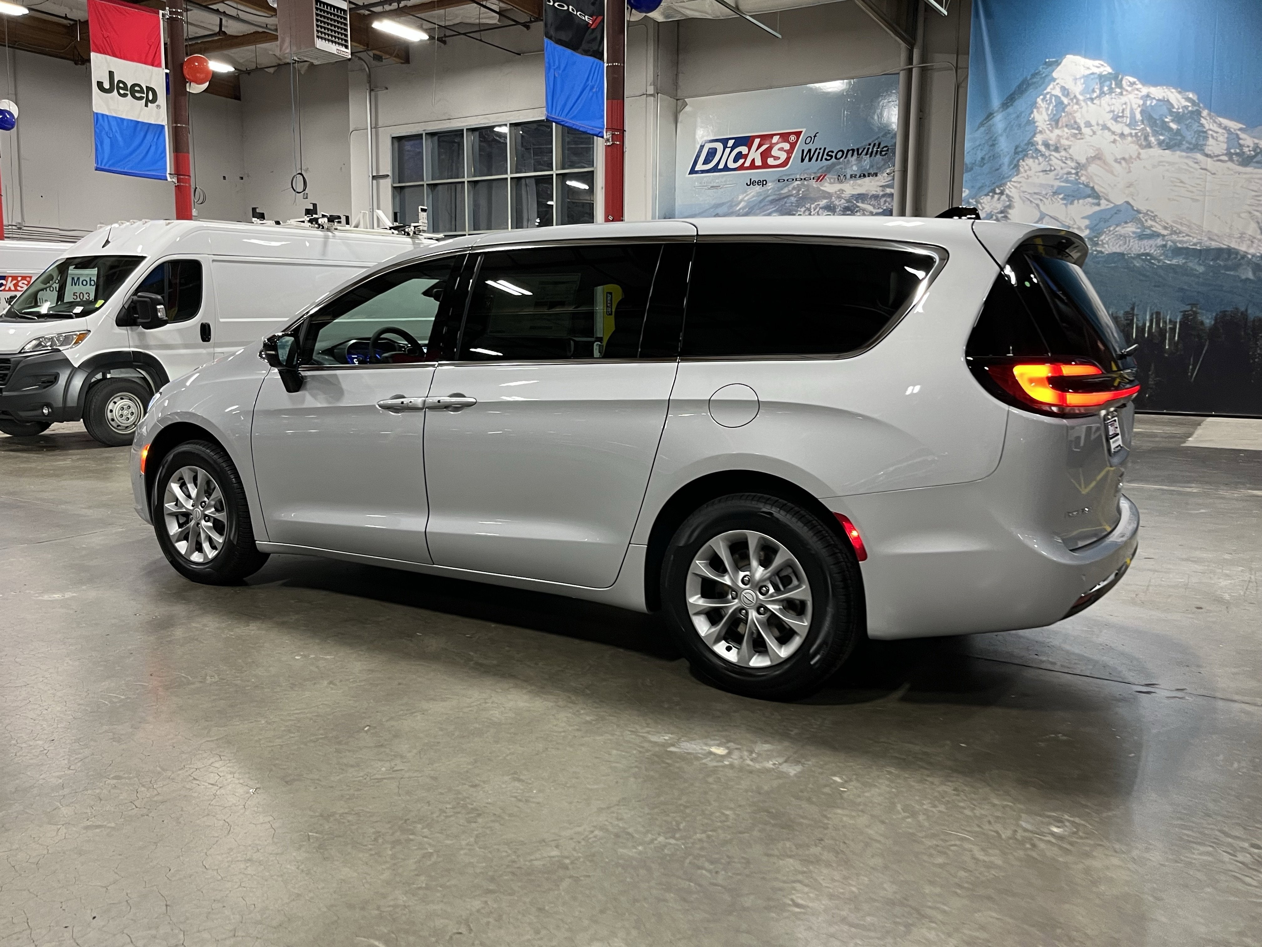 2026 Chrysler Pacifica PACIFICA SELECT AWD
