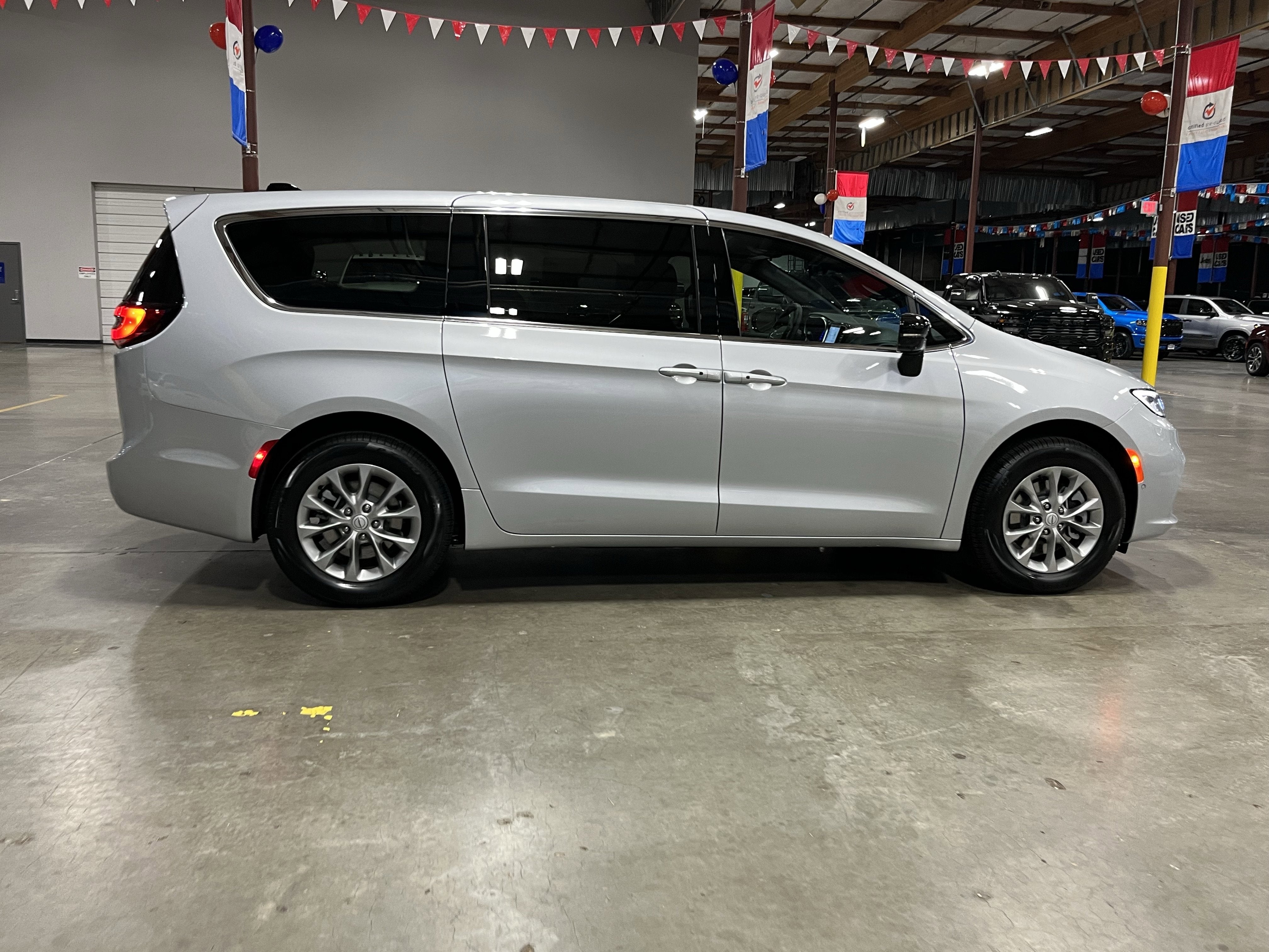 2026 Chrysler Pacifica PACIFICA SELECT AWD