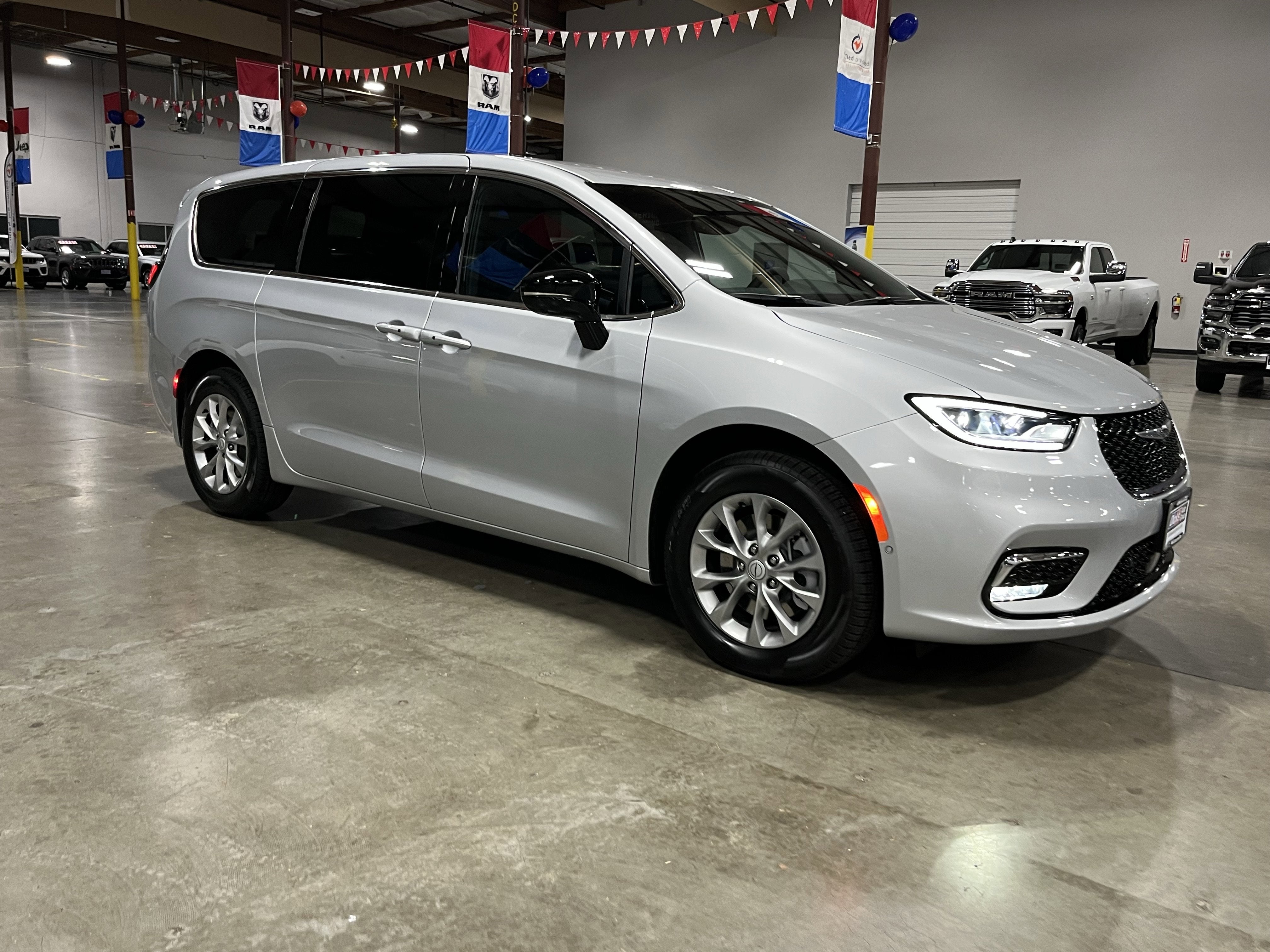 2026 Chrysler Pacifica PACIFICA SELECT AWD