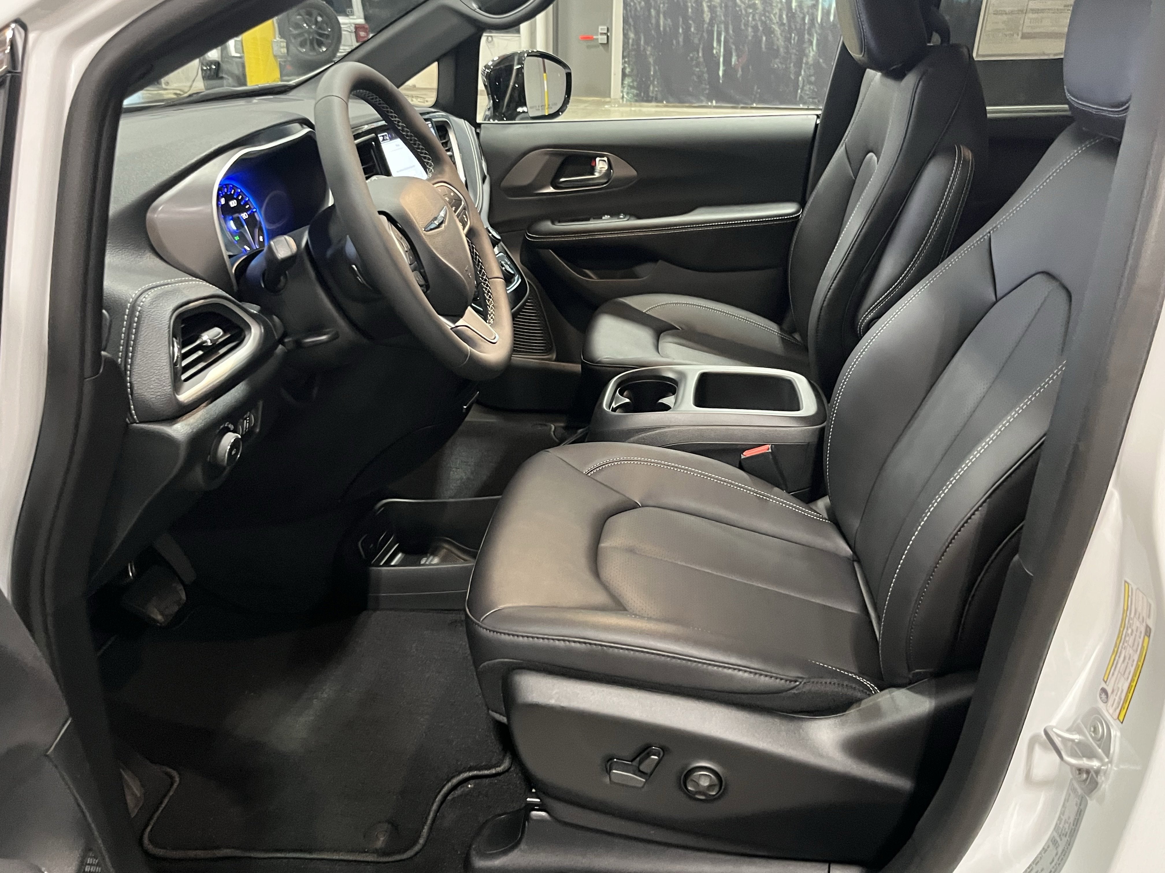 2026 Chrysler Pacifica PACIFICA SELECT AWD