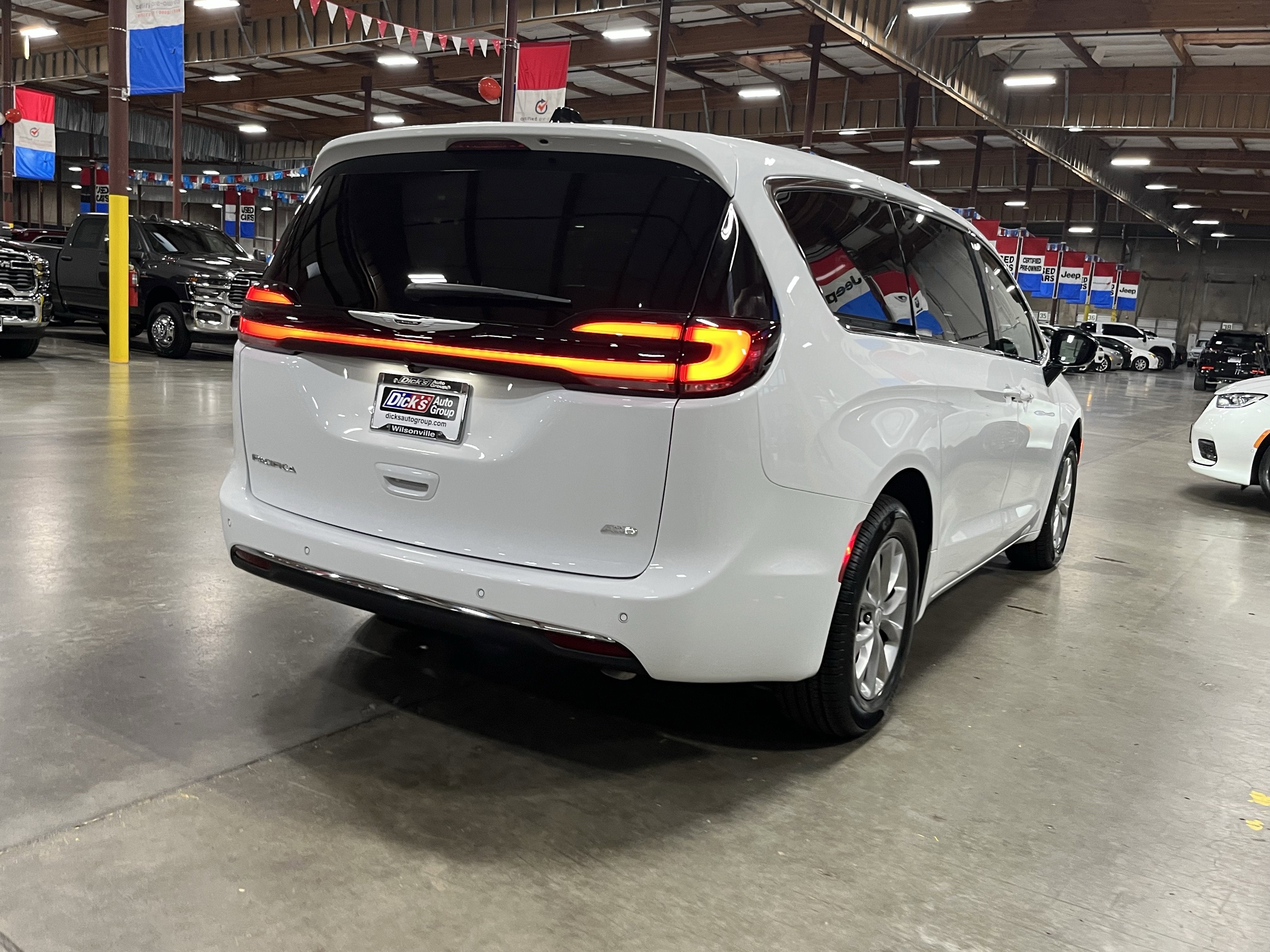 2026 Chrysler Pacifica PACIFICA SELECT AWD