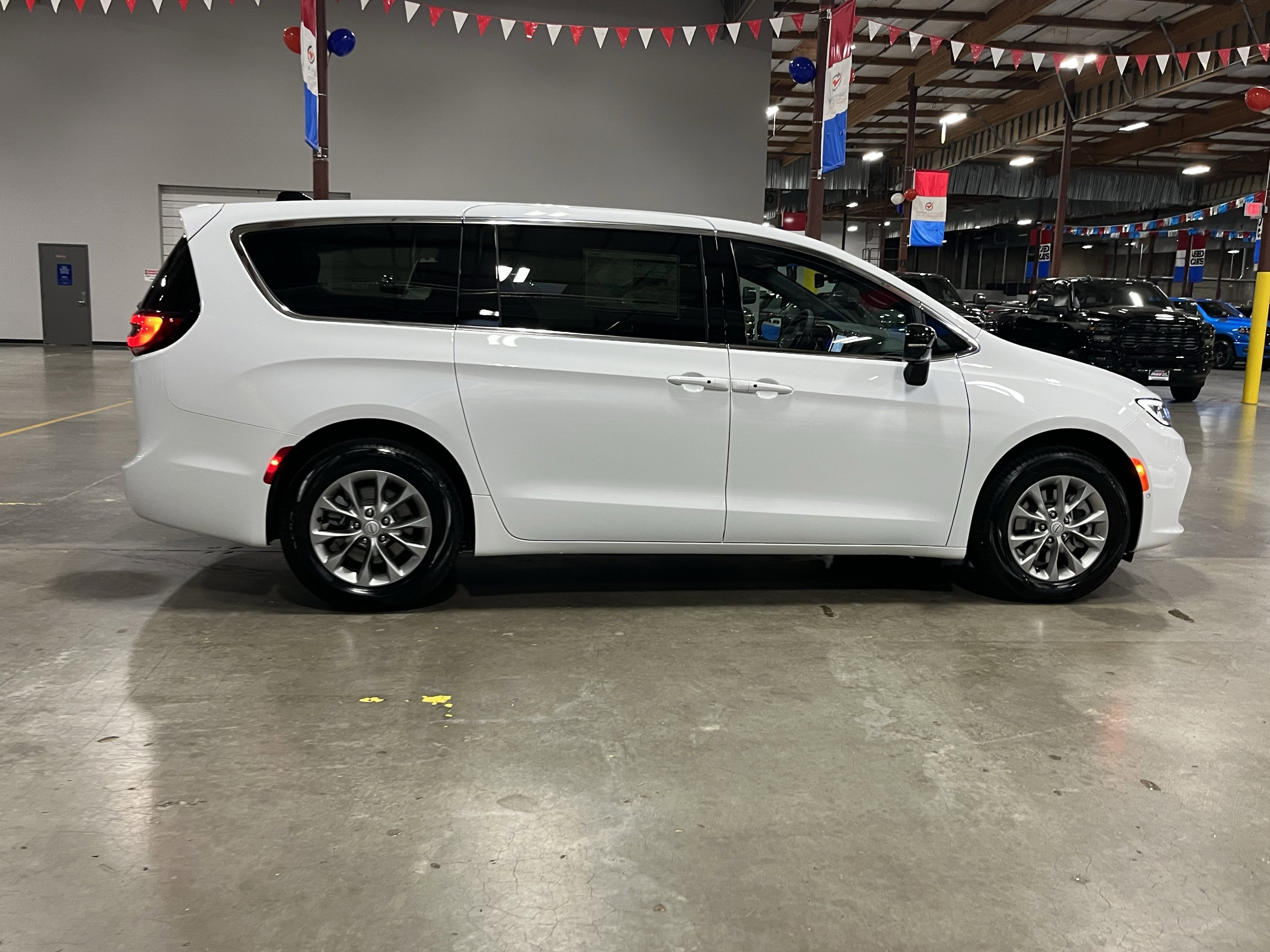 2026 Chrysler Pacifica PACIFICA SELECT AWD