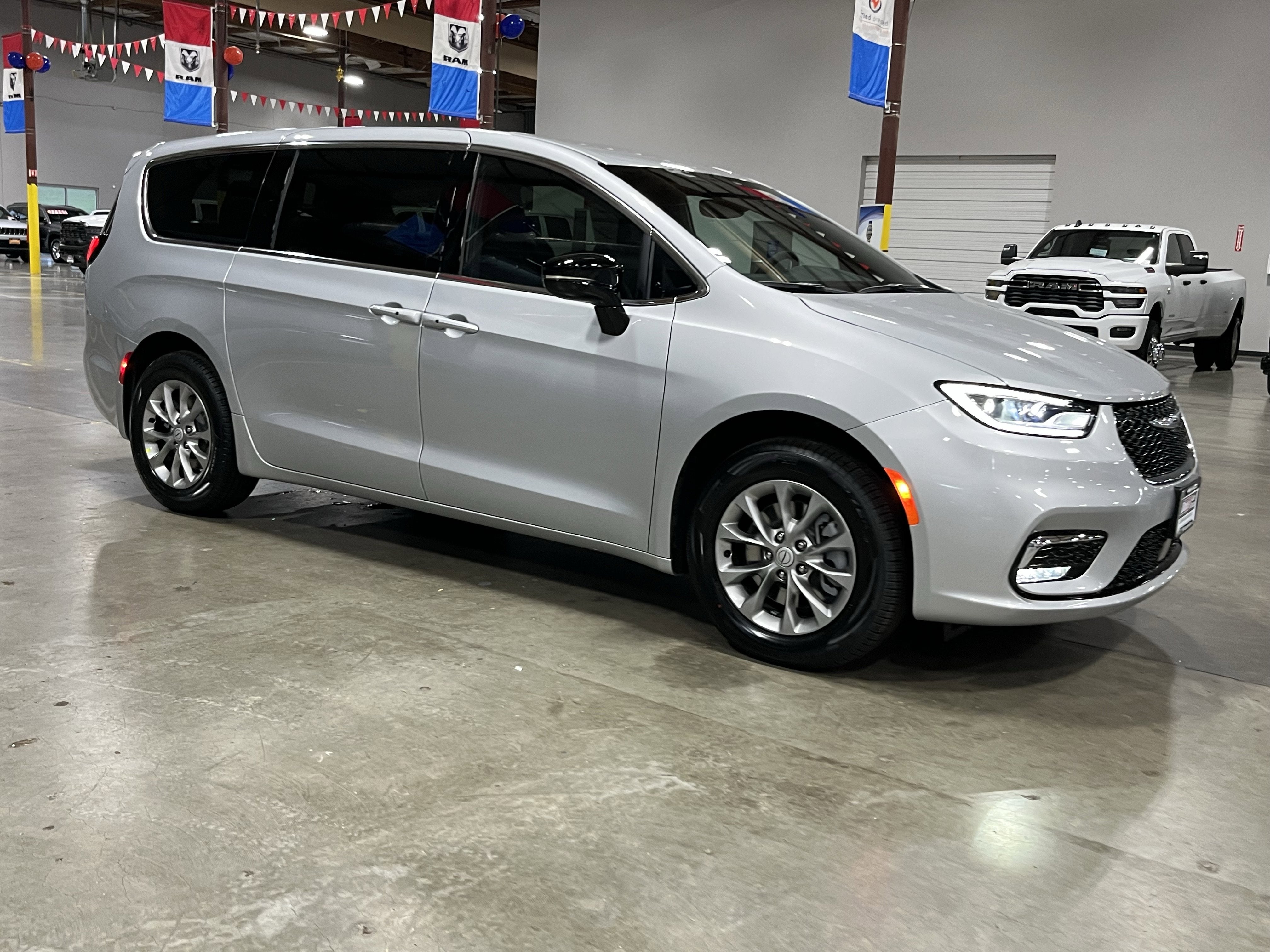 2026 Chrysler Pacifica PACIFICA SELECT AWD