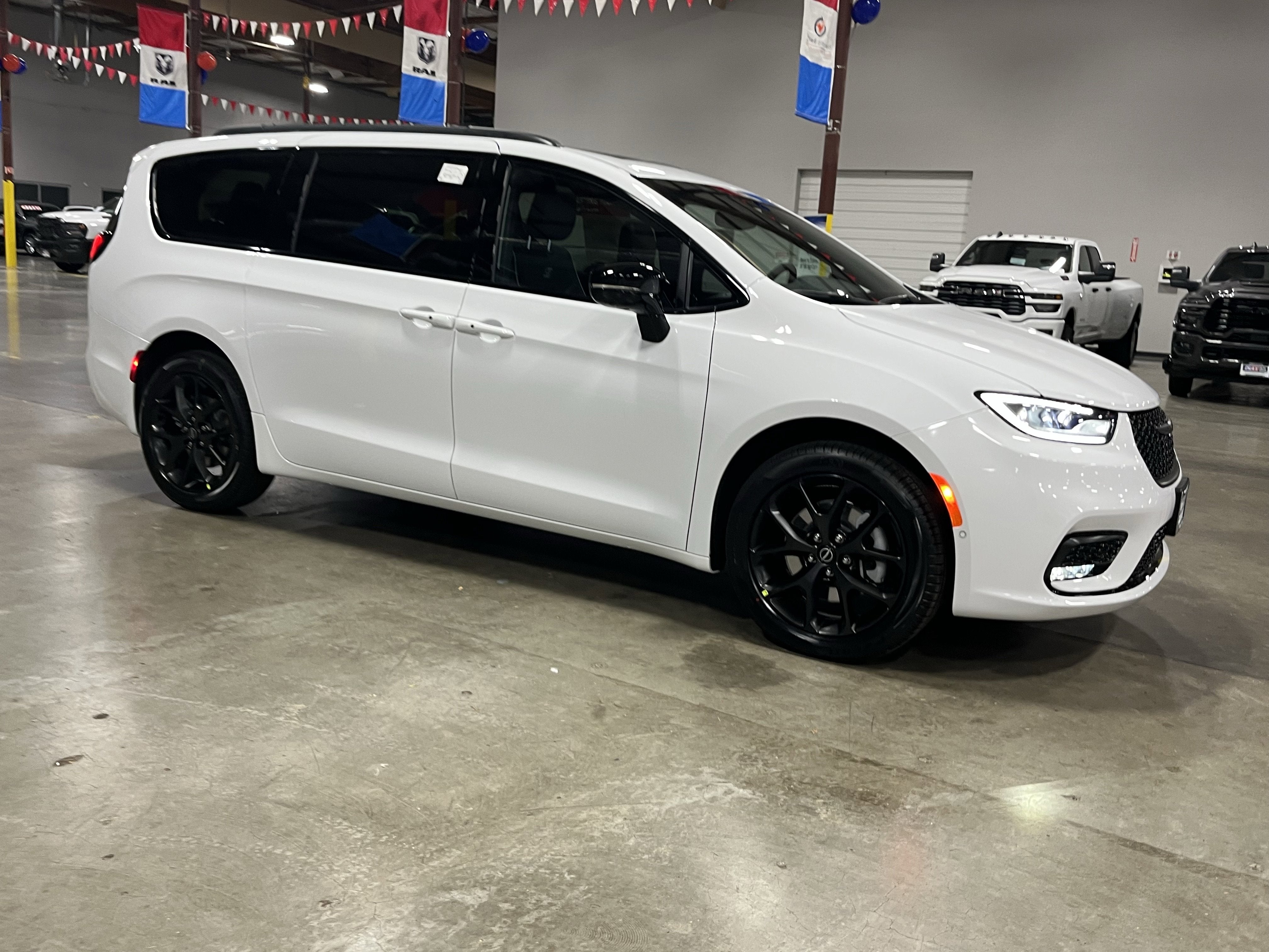 2026 Chrysler Pacifica PACIFICA LIMITED AWD