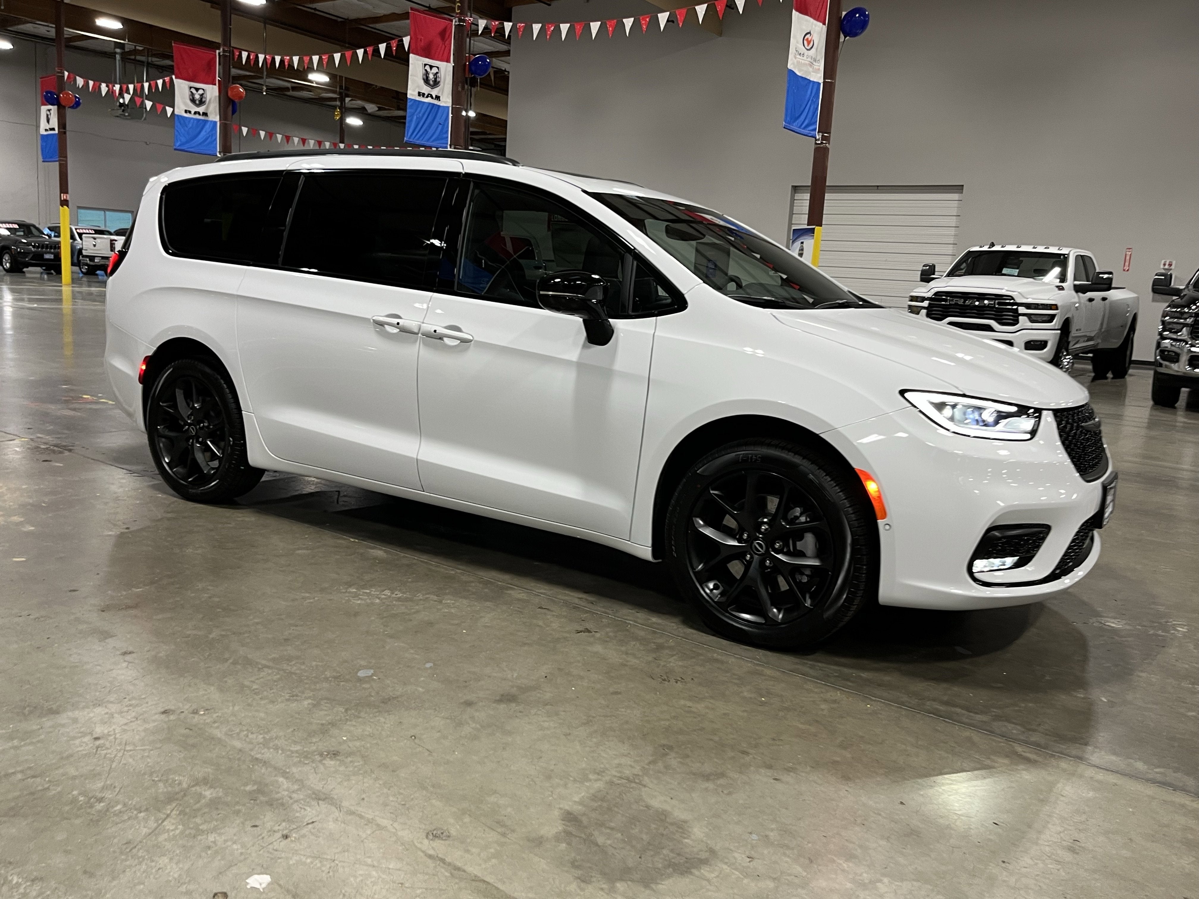 2026 Chrysler Pacifica PACIFICA LIMITED AWD