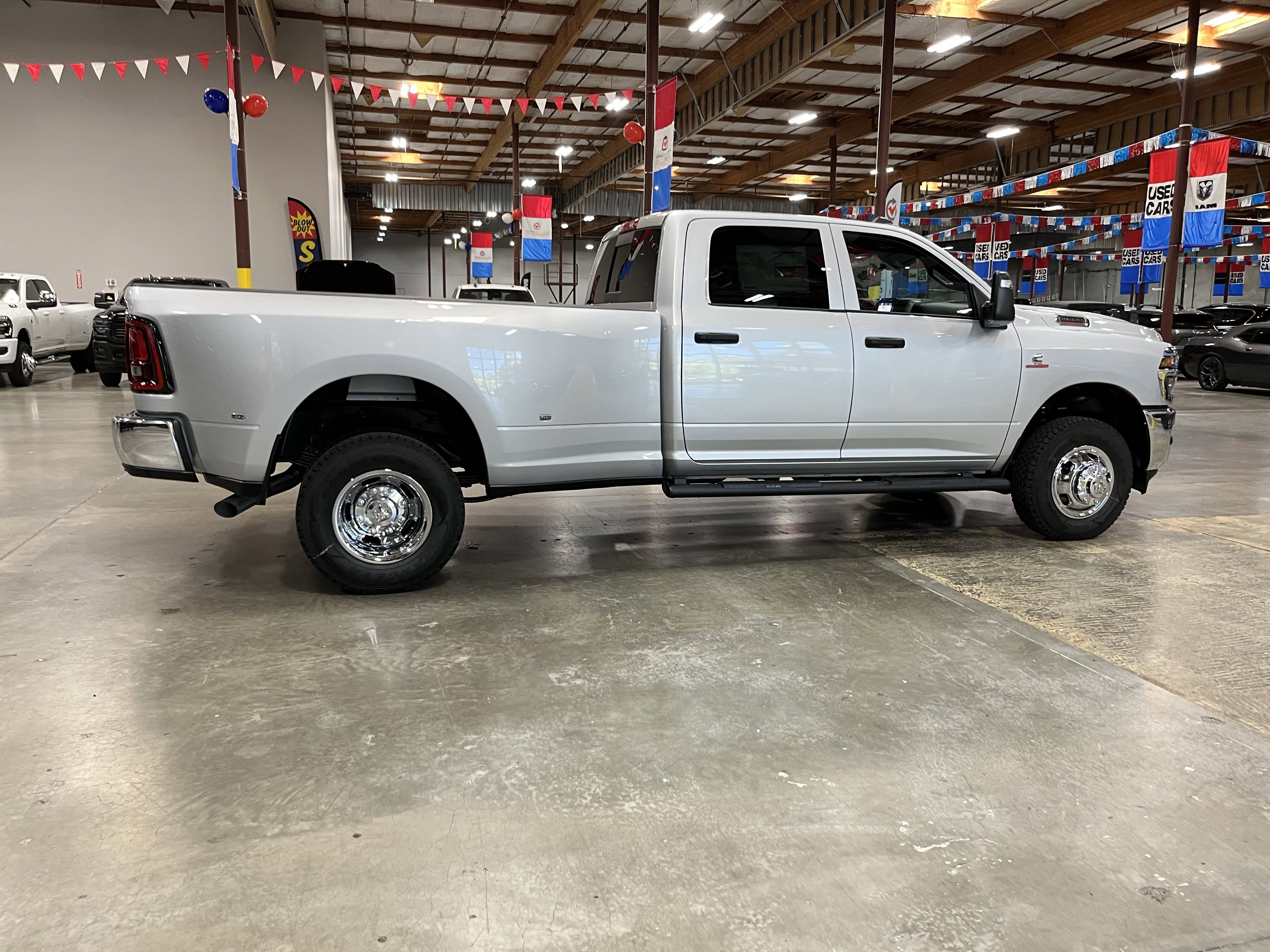 2026 RAM Ram 3500 RAM 3500 TRADESMAN CREW CAB 4X4 8' BOX