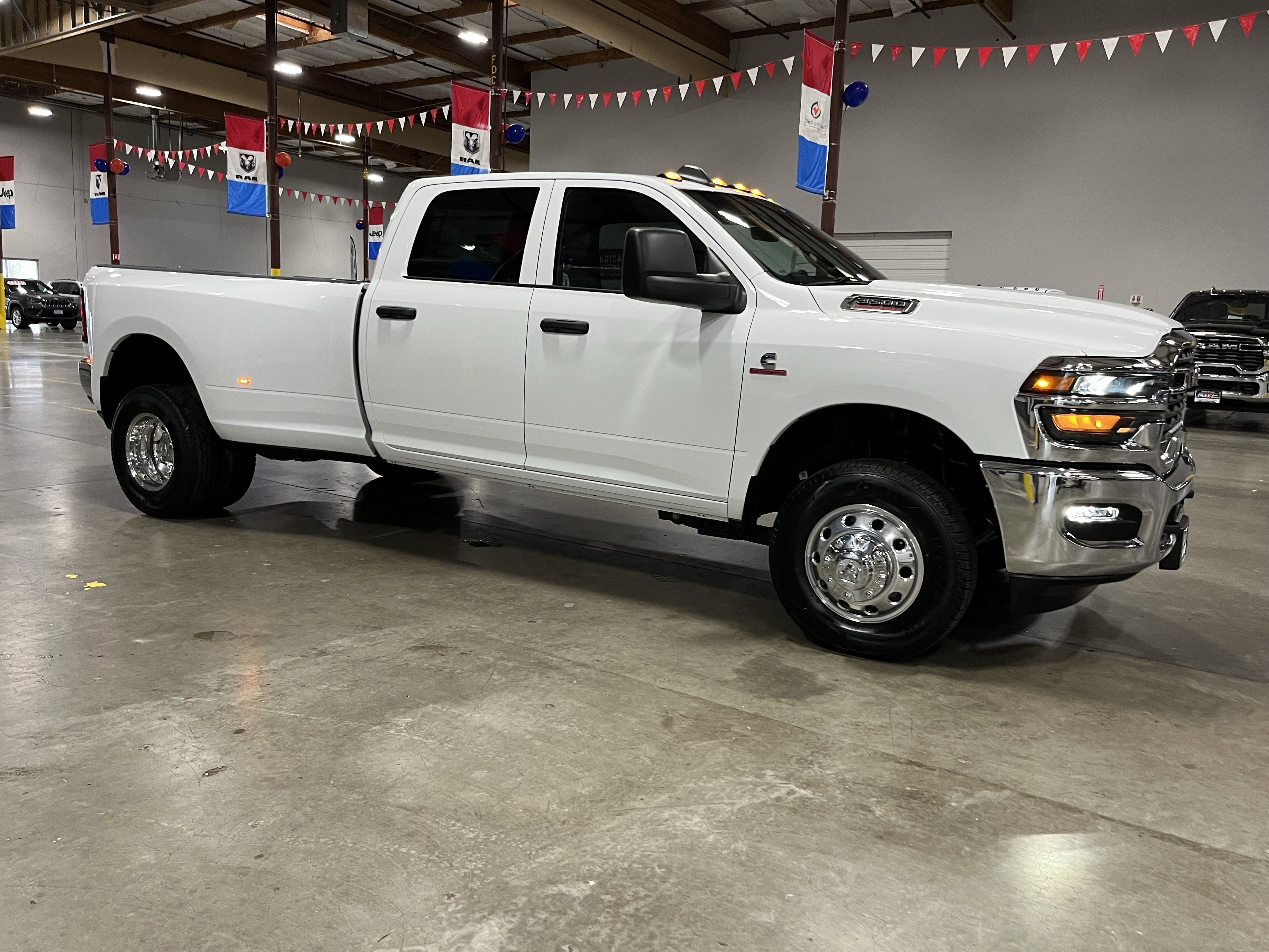 2026 RAM Ram 3500 RAM 3500 TRADESMAN CREW CAB 4X4 8' BOX