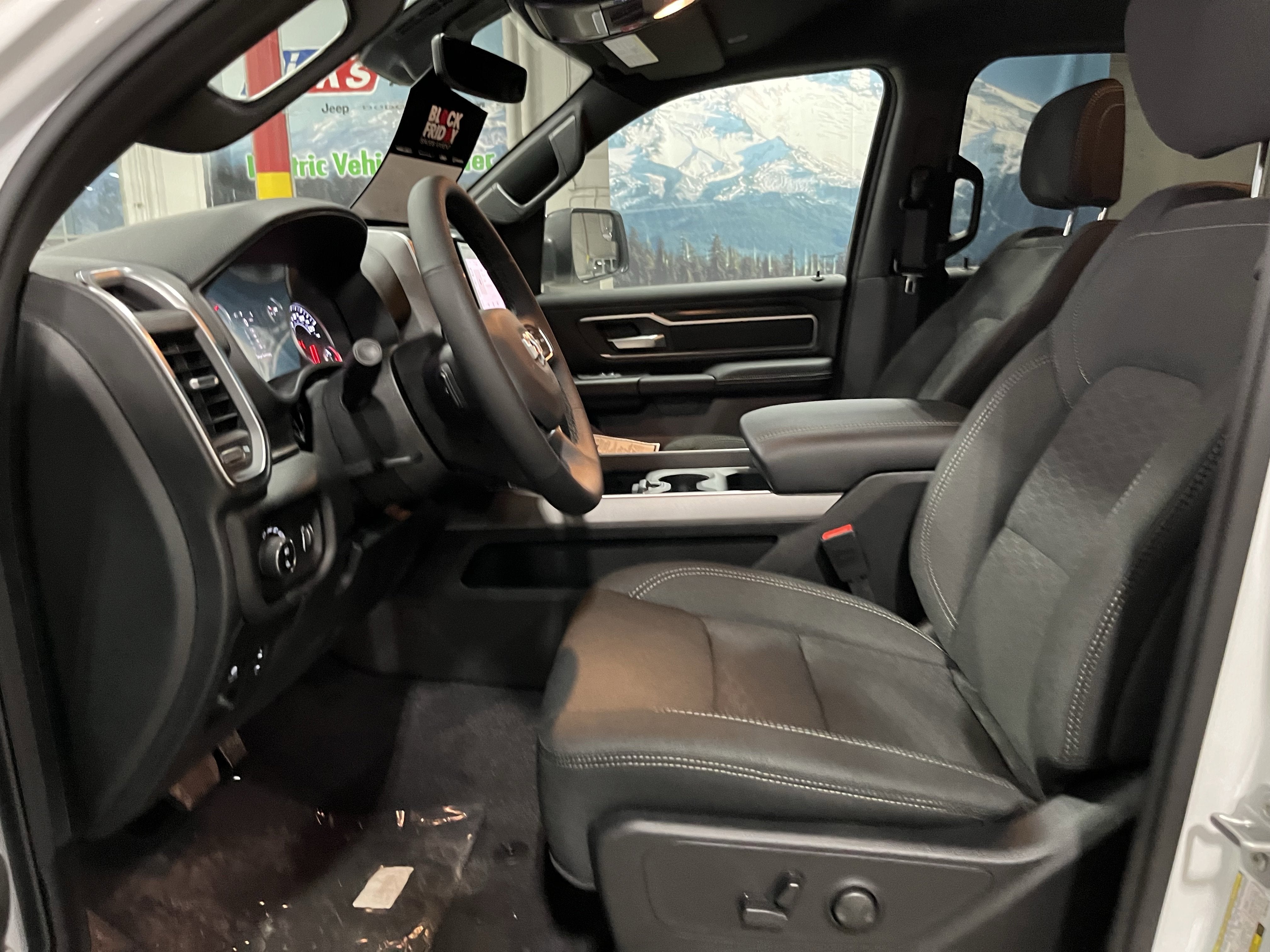 2025 RAM Ram 1500 RAM 1500 BIG HORN CREW CAB 4X4 5'7' BOX