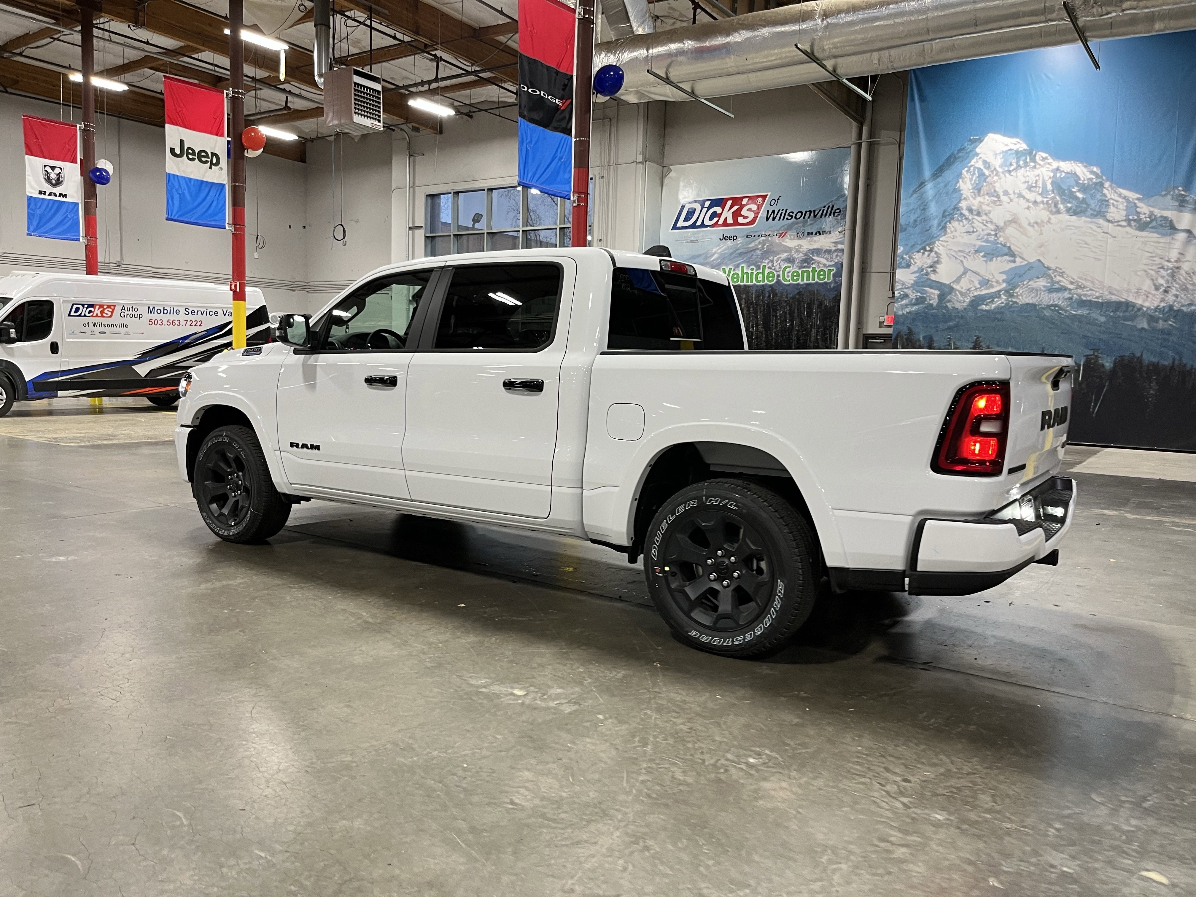 2025 RAM Ram 1500 RAM 1500 BIG HORN CREW CAB 4X4 5'7' BOX