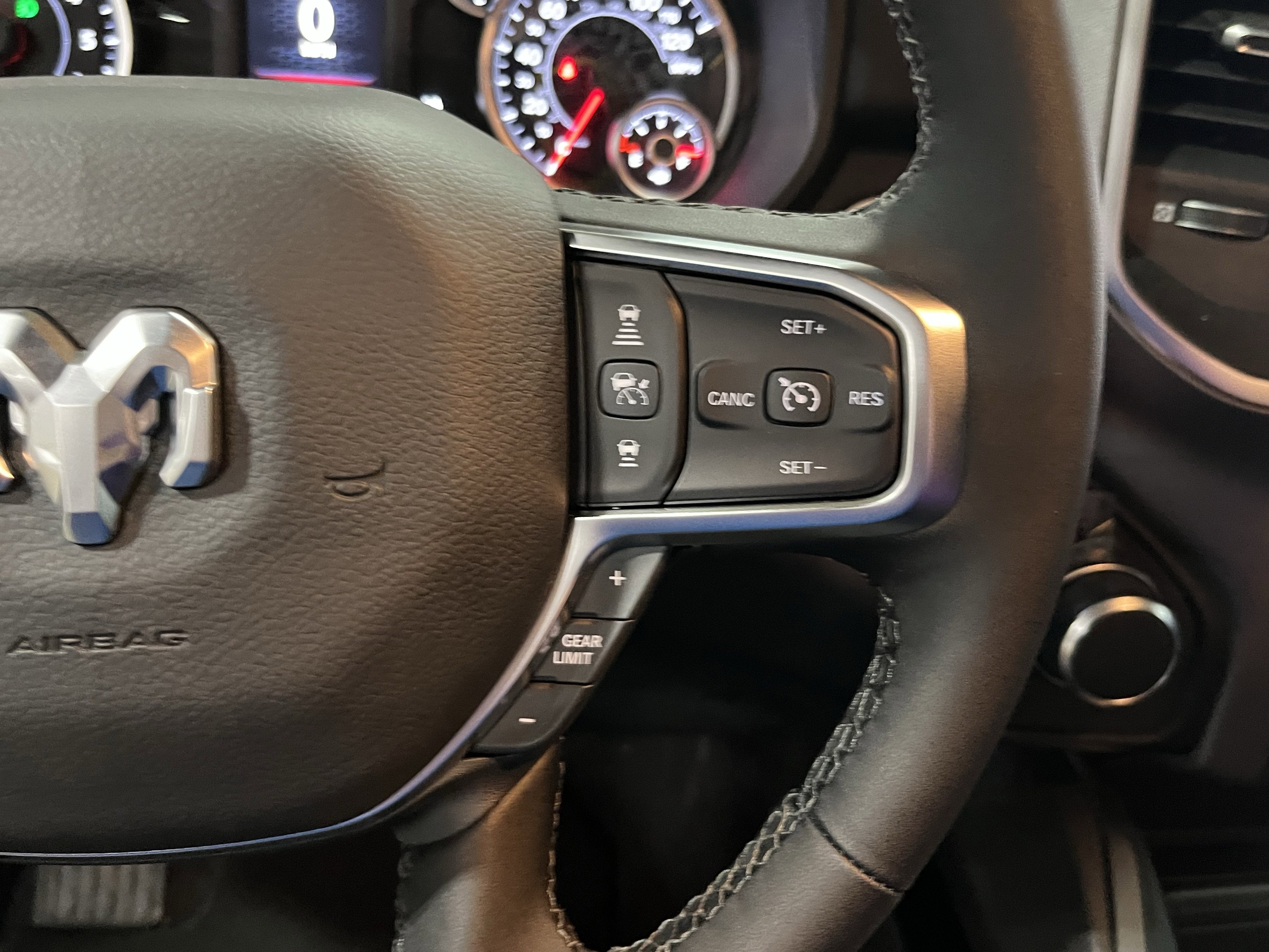 2025 RAM Ram 1500 RAM 1500 BIG HORN CREW CAB 4X4 5'7' BOX