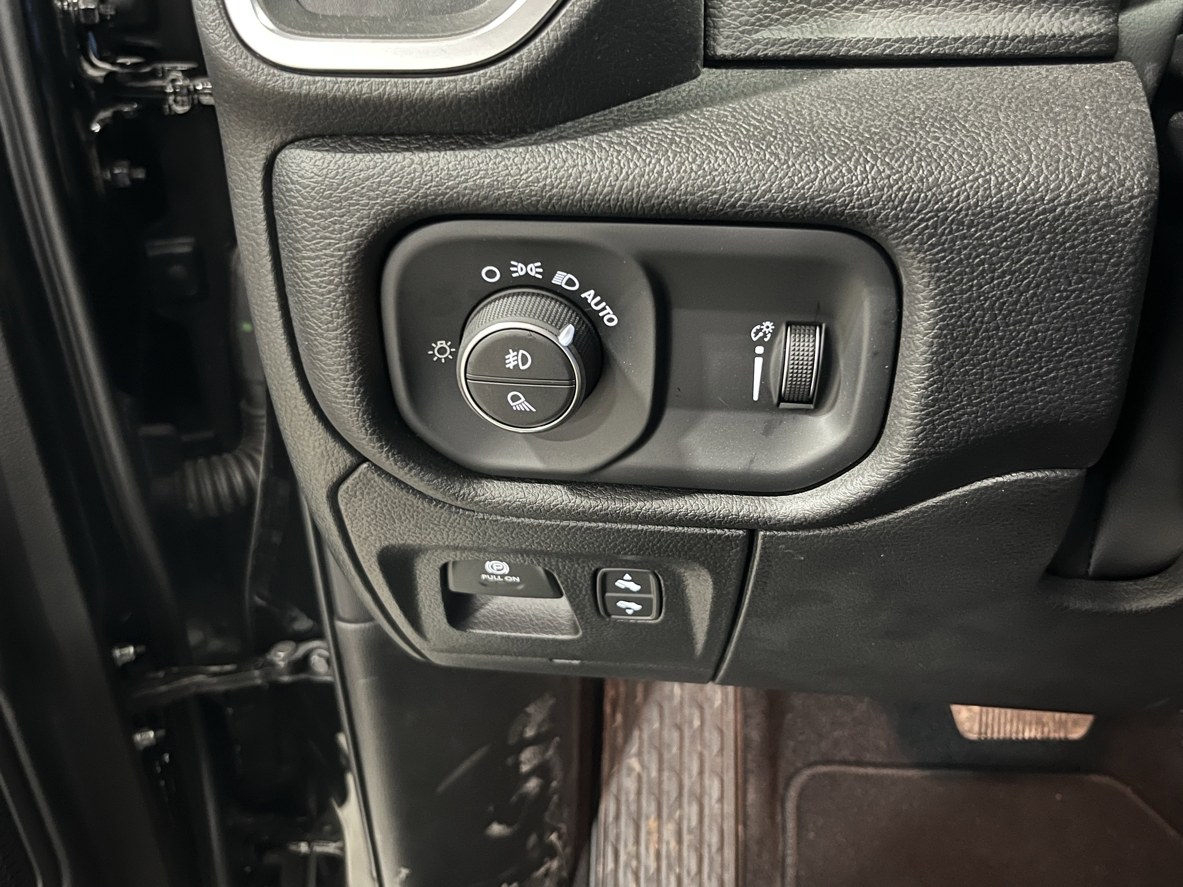 2025 RAM Ram 1500 RAM 1500 BIG HORN CREW CAB 4X4 5'7' BOX