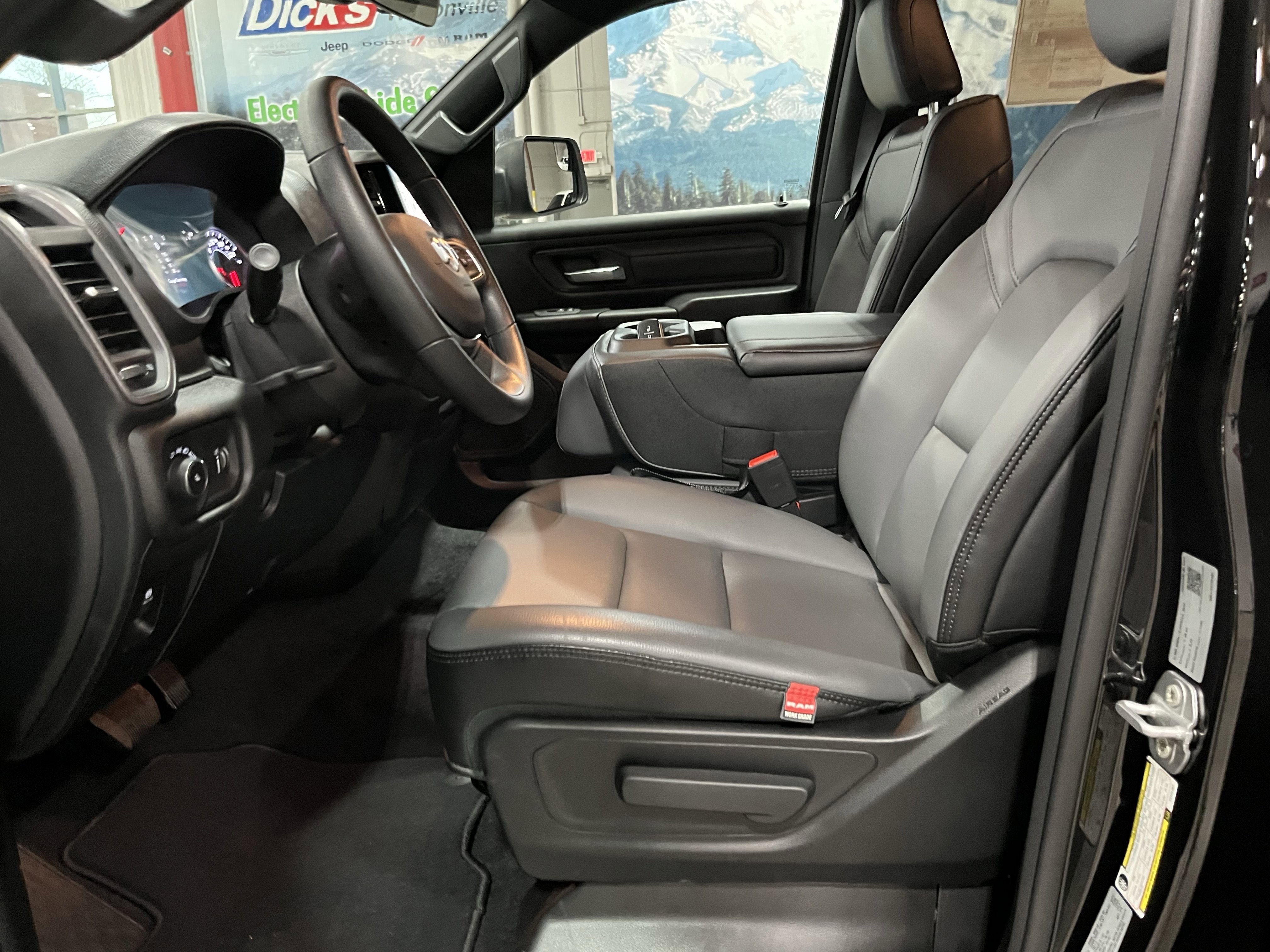 2026 RAM Ram 1500 RAM 1500 TRADESMAN CREW CAB 4X4 5'7' BOX