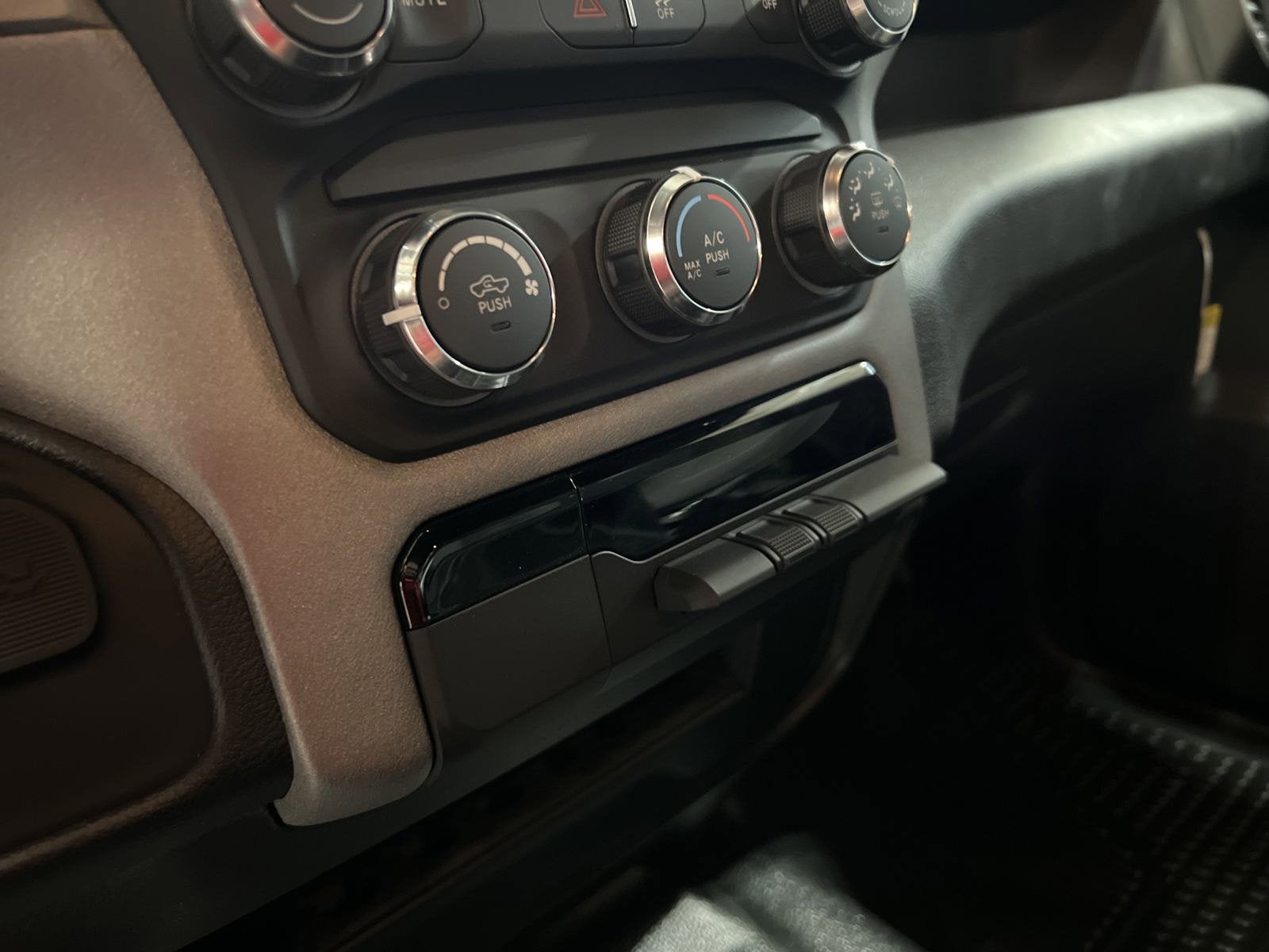 2024 RAM Ram 2500 RAM 2500 TRADESMAN CREW CAB 4X4 6'4' BOX