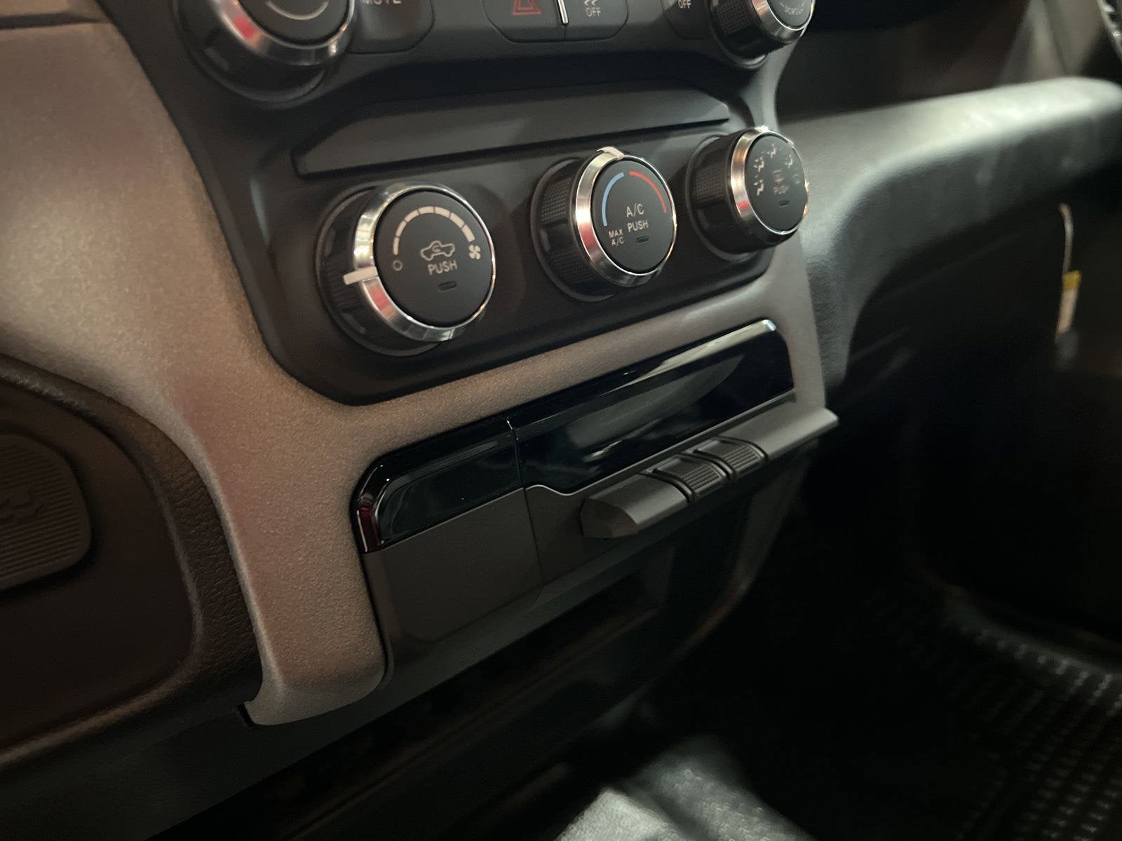 2024 RAM Ram 2500 RAM 2500 TRADESMAN CREW CAB 4X4 6'4' BOX