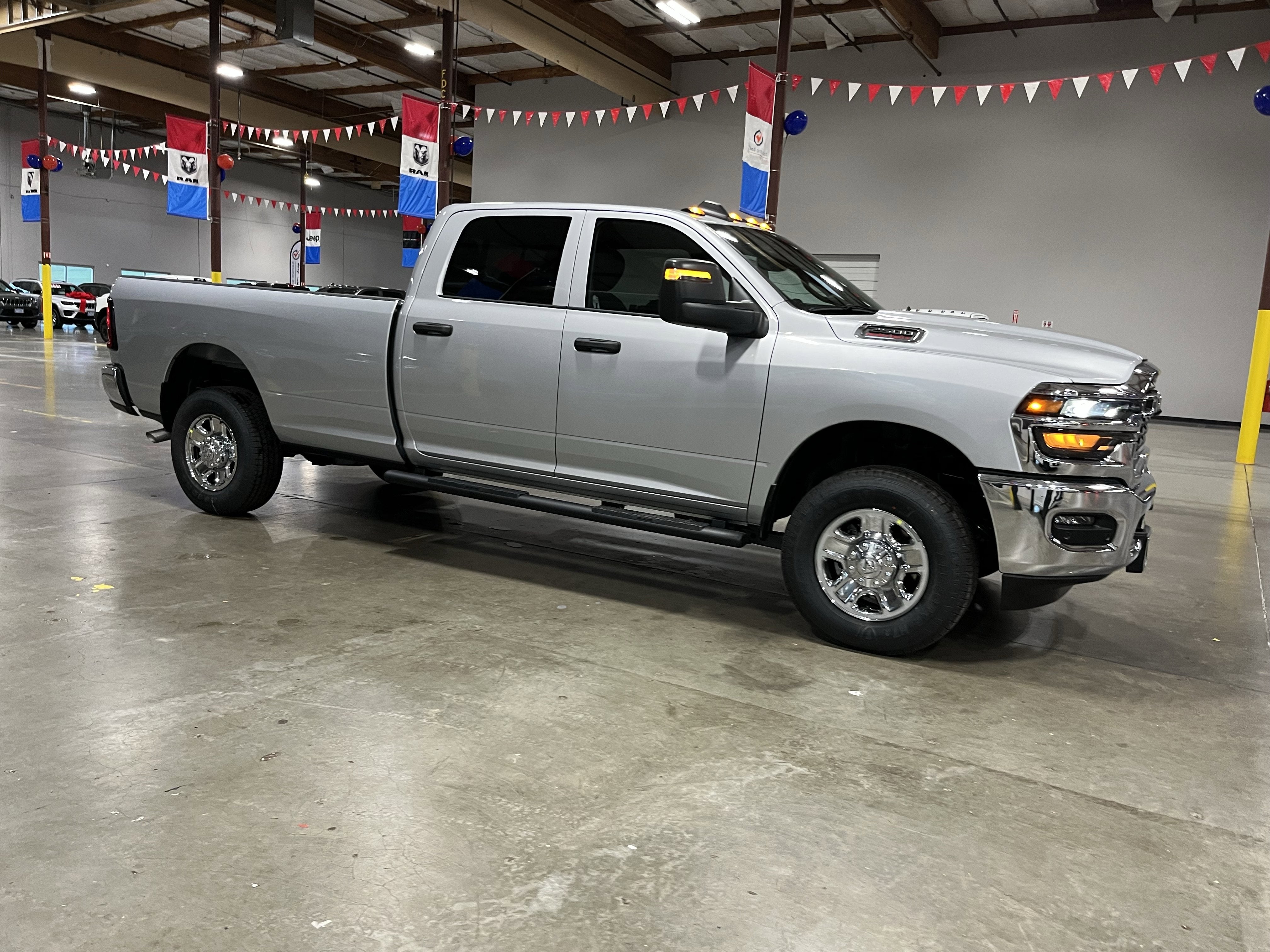 2026 RAM Ram 2500 RAM 2500 TRADESMAN CREW CAB 4X4 8' BOX