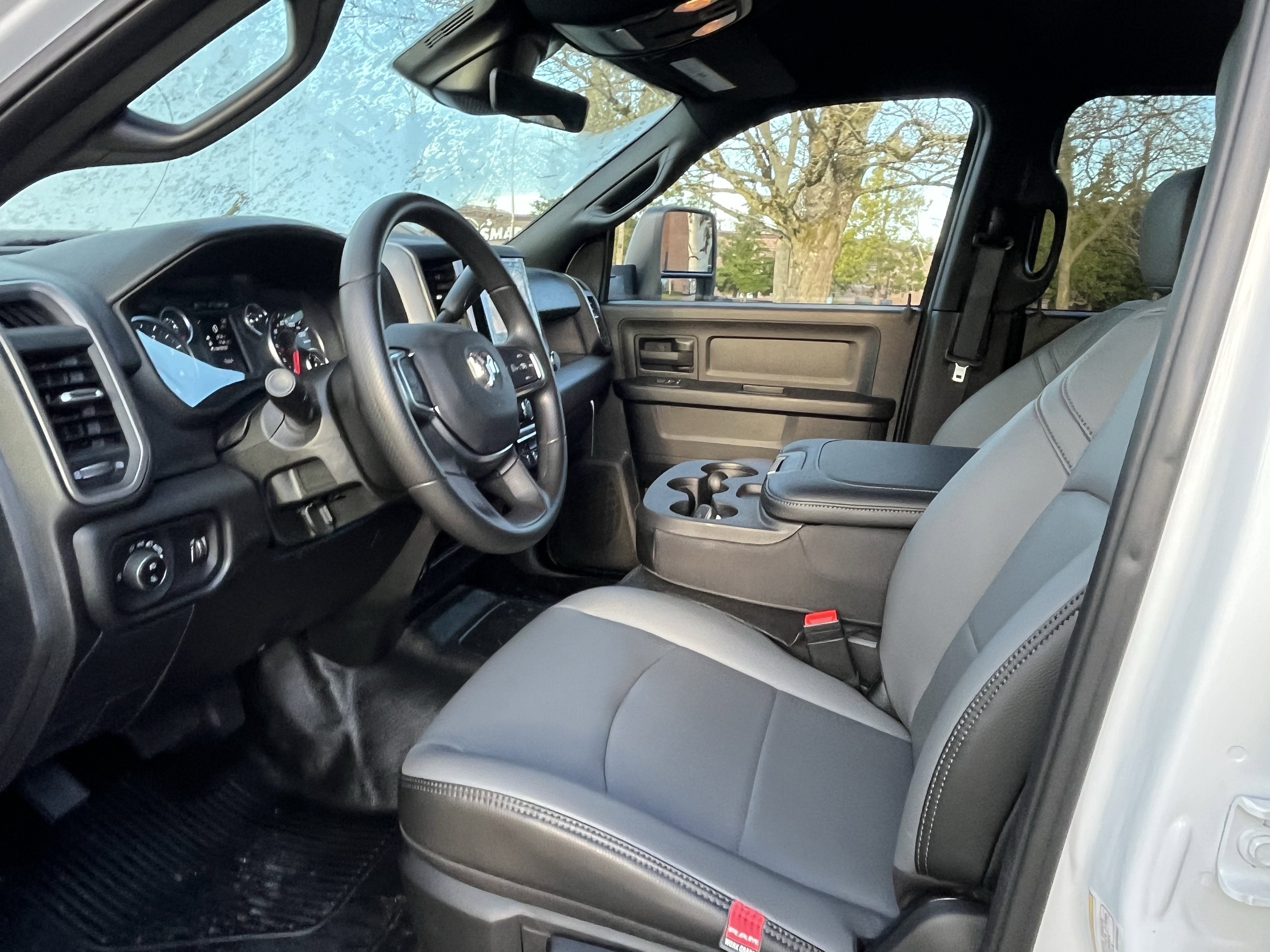 2026 RAM Ram 5500 Chassis Cab RAM 5500 TRADESMAN CHASSIS CREW CAB 4X4 84' CA