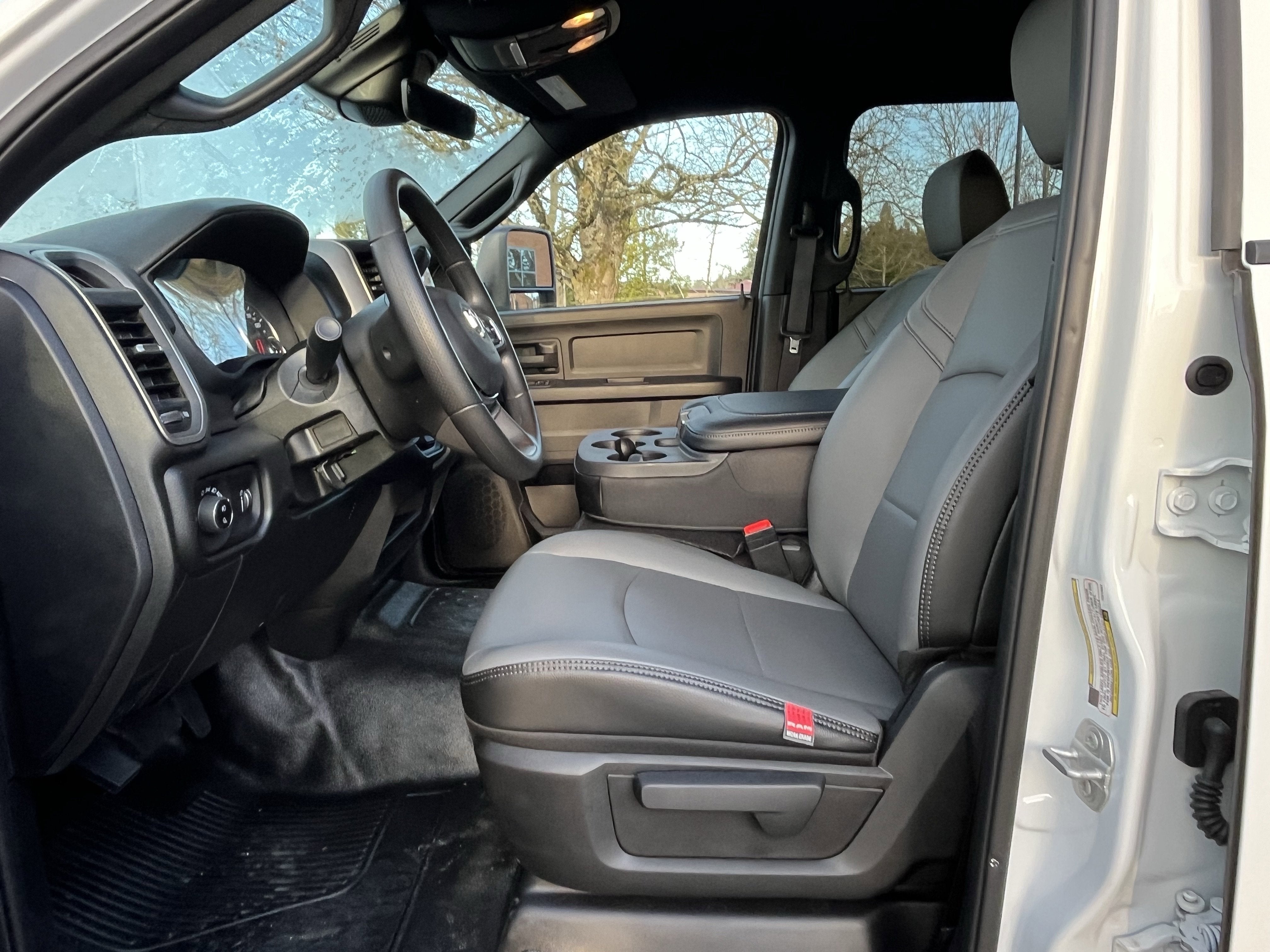 2026 RAM Ram 5500 Chassis Cab RAM 5500 TRADESMAN CHASSIS CREW CAB 4X4 84' CA