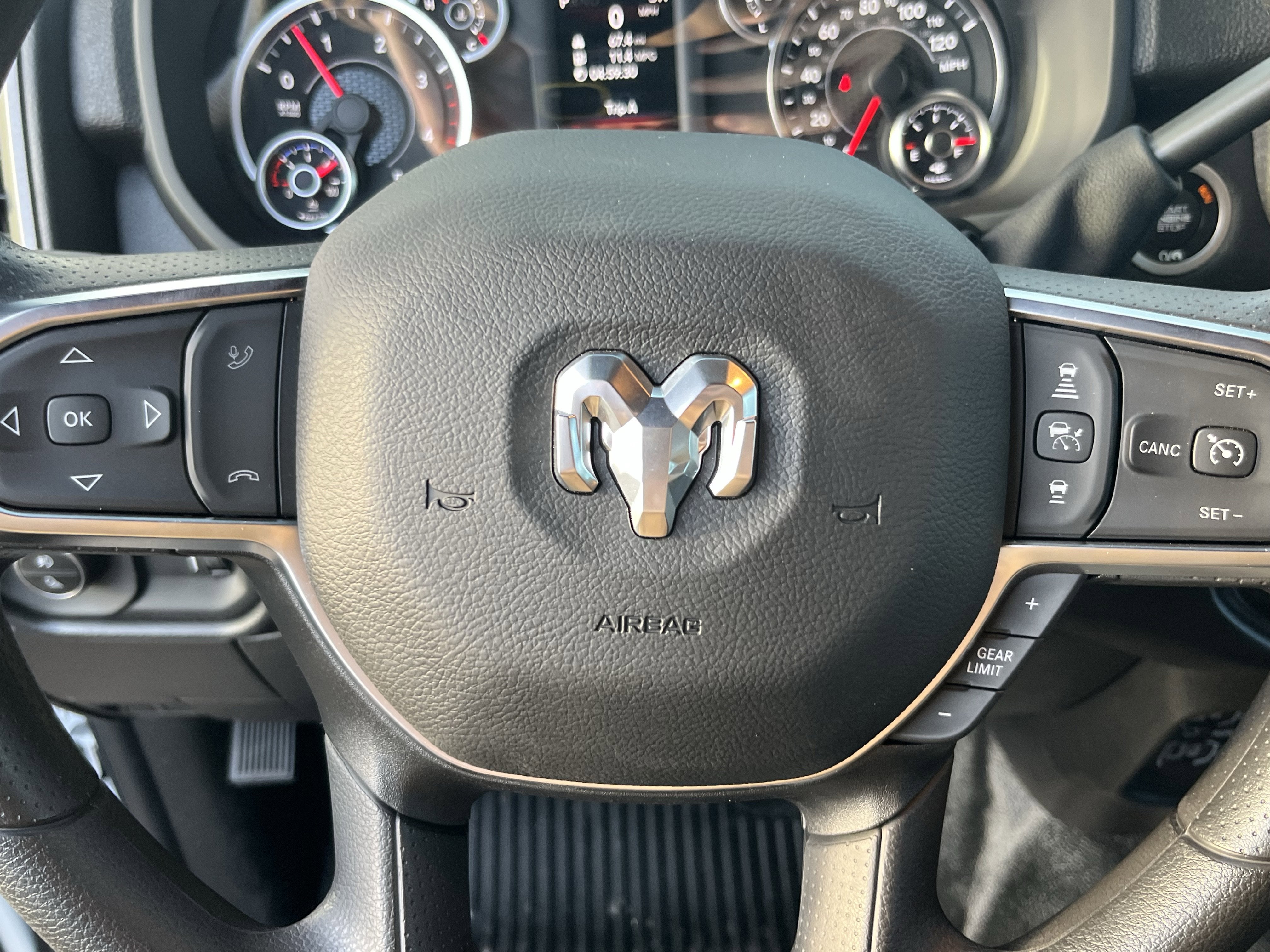 2026 RAM Ram 5500 Chassis Cab RAM 5500 TRADESMAN CHASSIS CREW CAB 4X4 84' CA