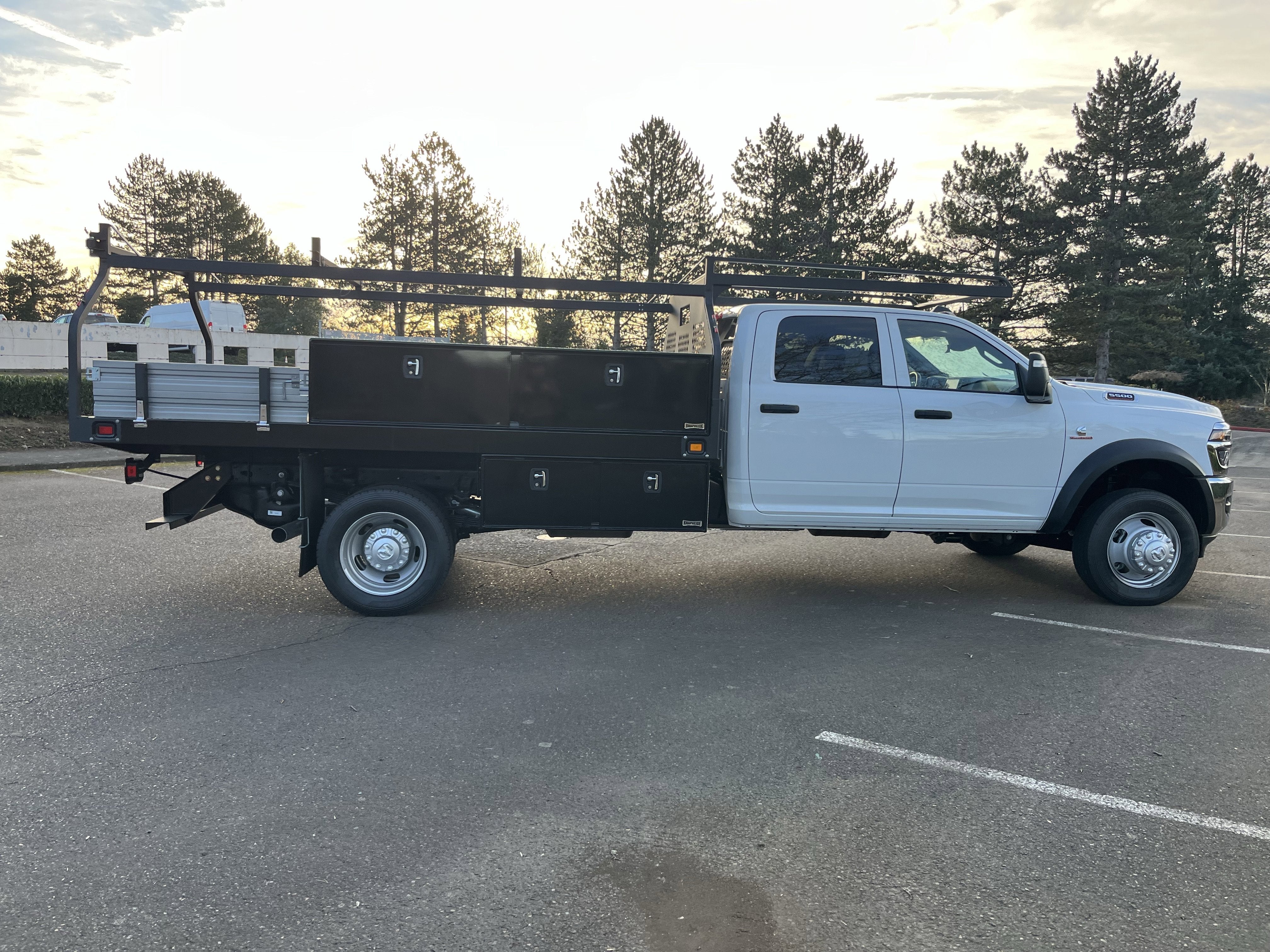 2026 RAM Ram 5500 Chassis Cab RAM 5500 TRADESMAN CHASSIS CREW CAB 4X4 84' CA