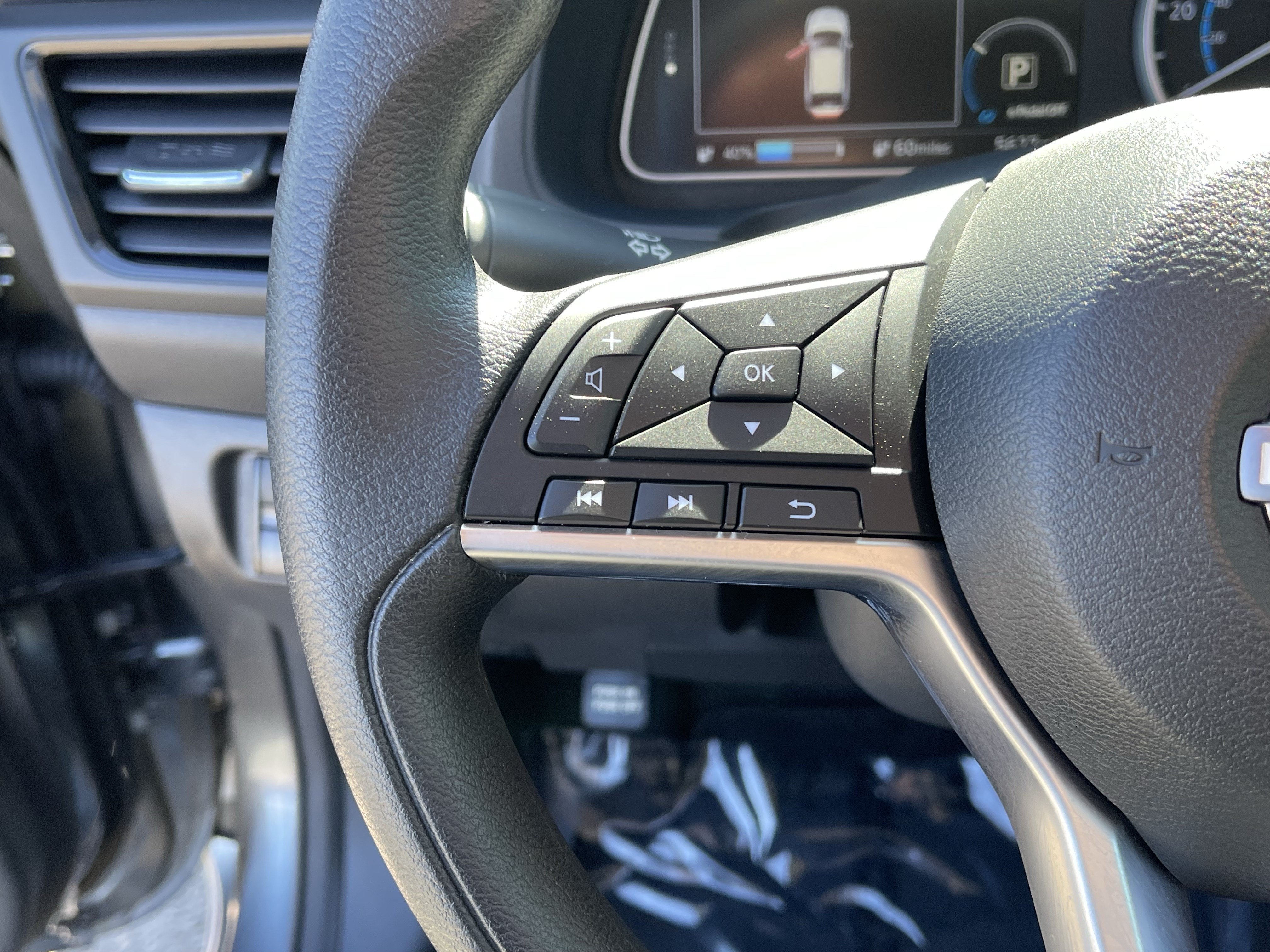 2025 Nissan LEAF S