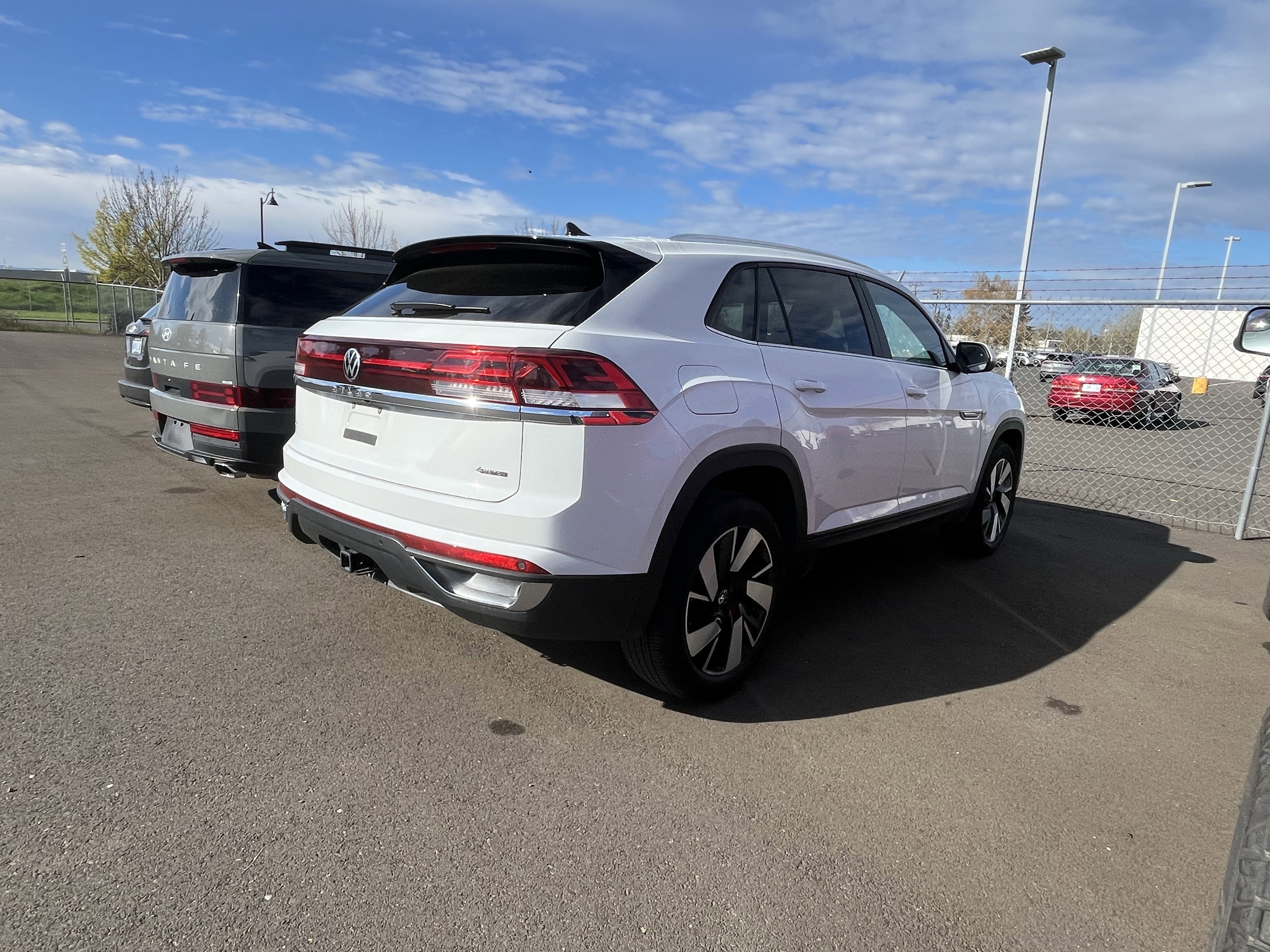 2025 Volkswagen Atlas Cross Sport 2.0T SE w/Technology