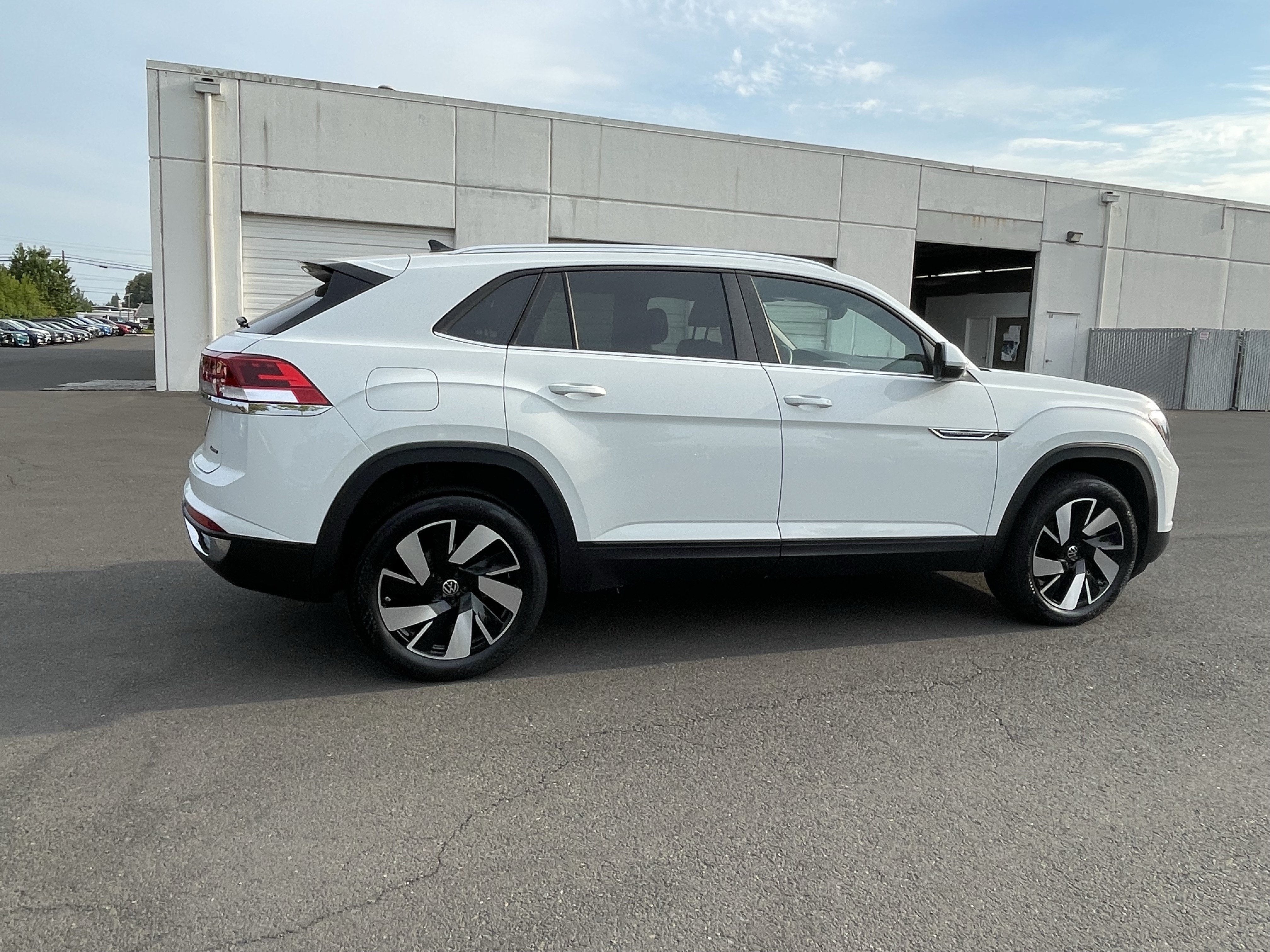 2025 Volkswagen Atlas Cross Sport 2.0T SE w/Technology