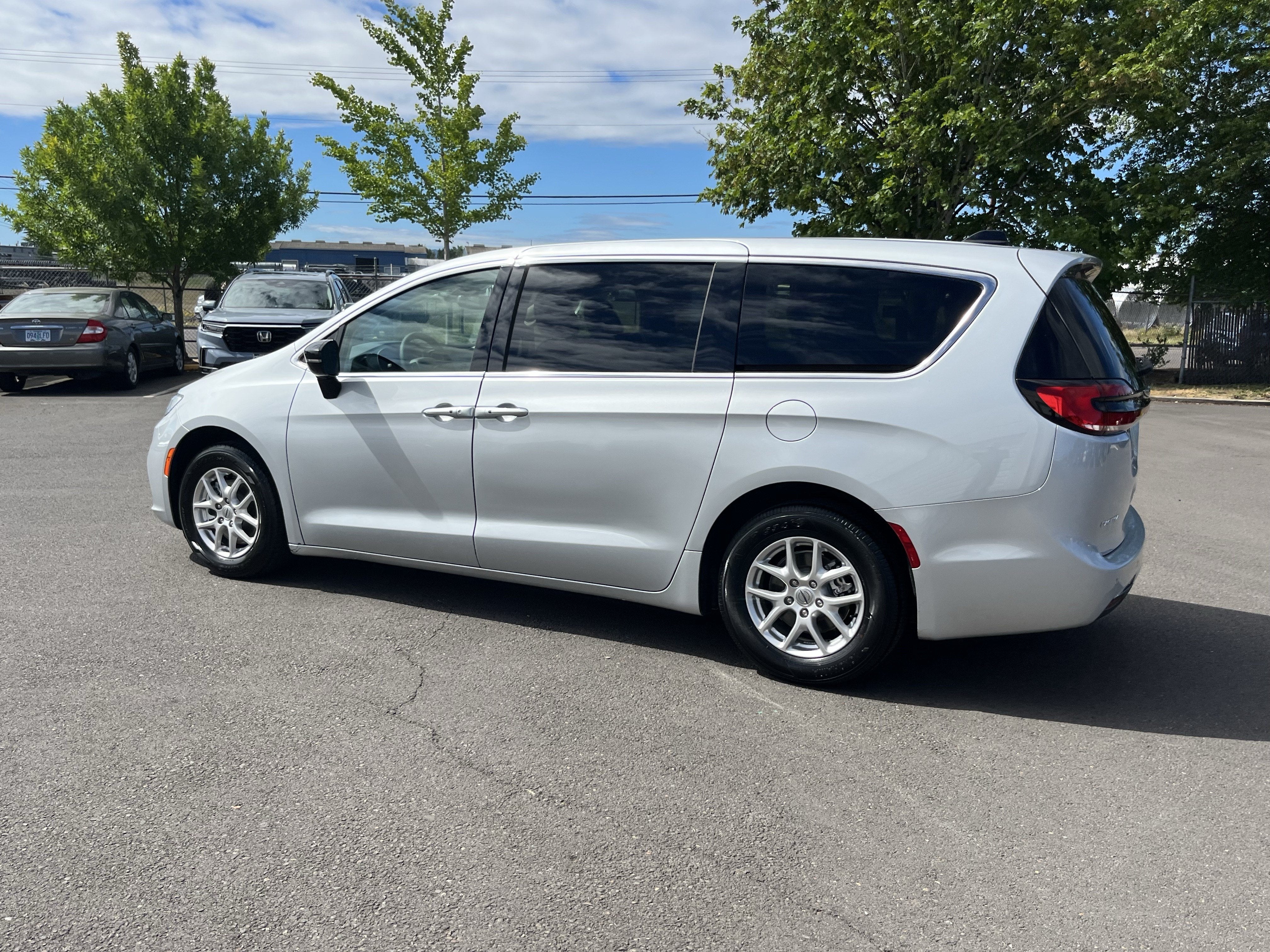 2024 Chrysler Pacifica Touring L