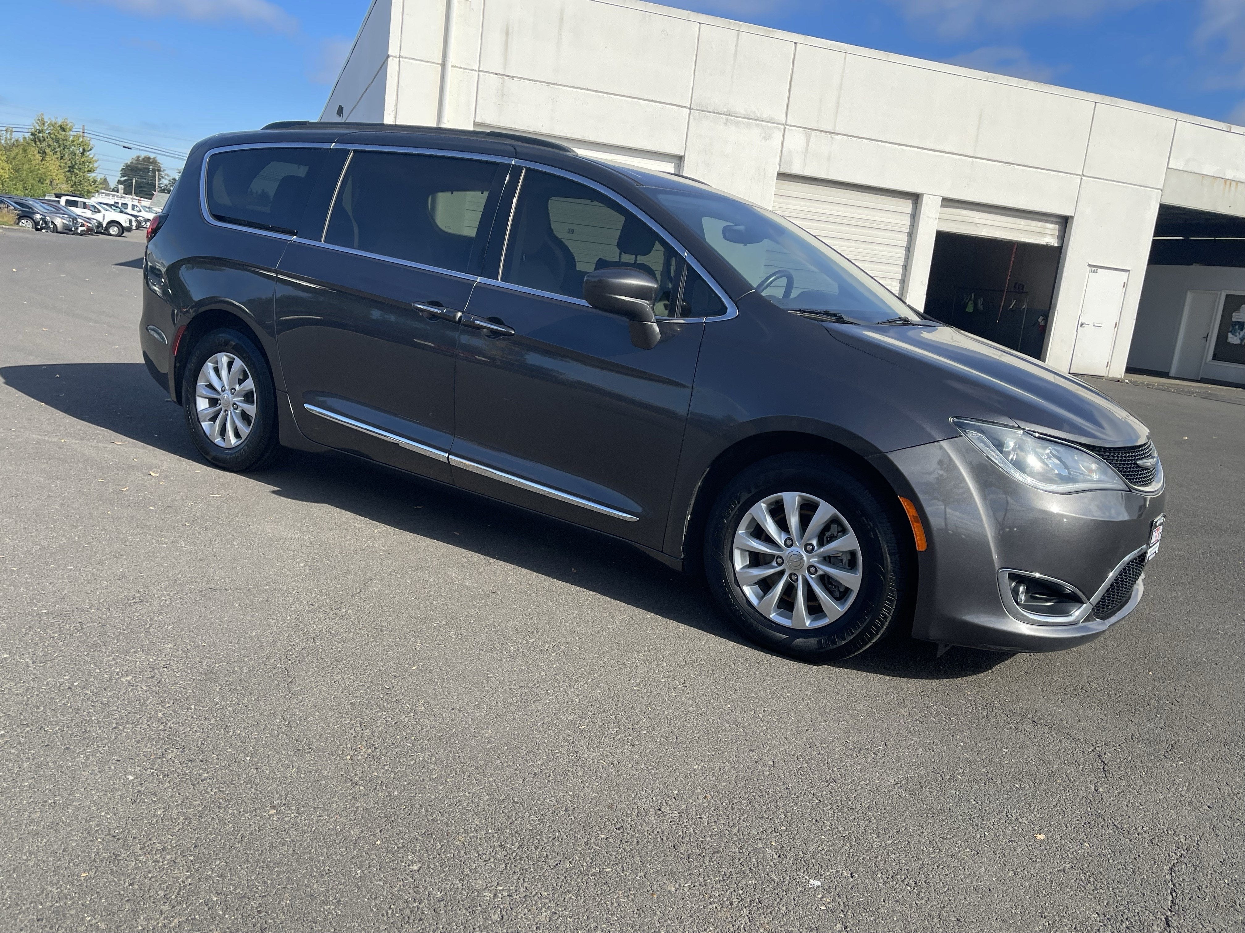 2017 Chrysler Pacifica Touring-L