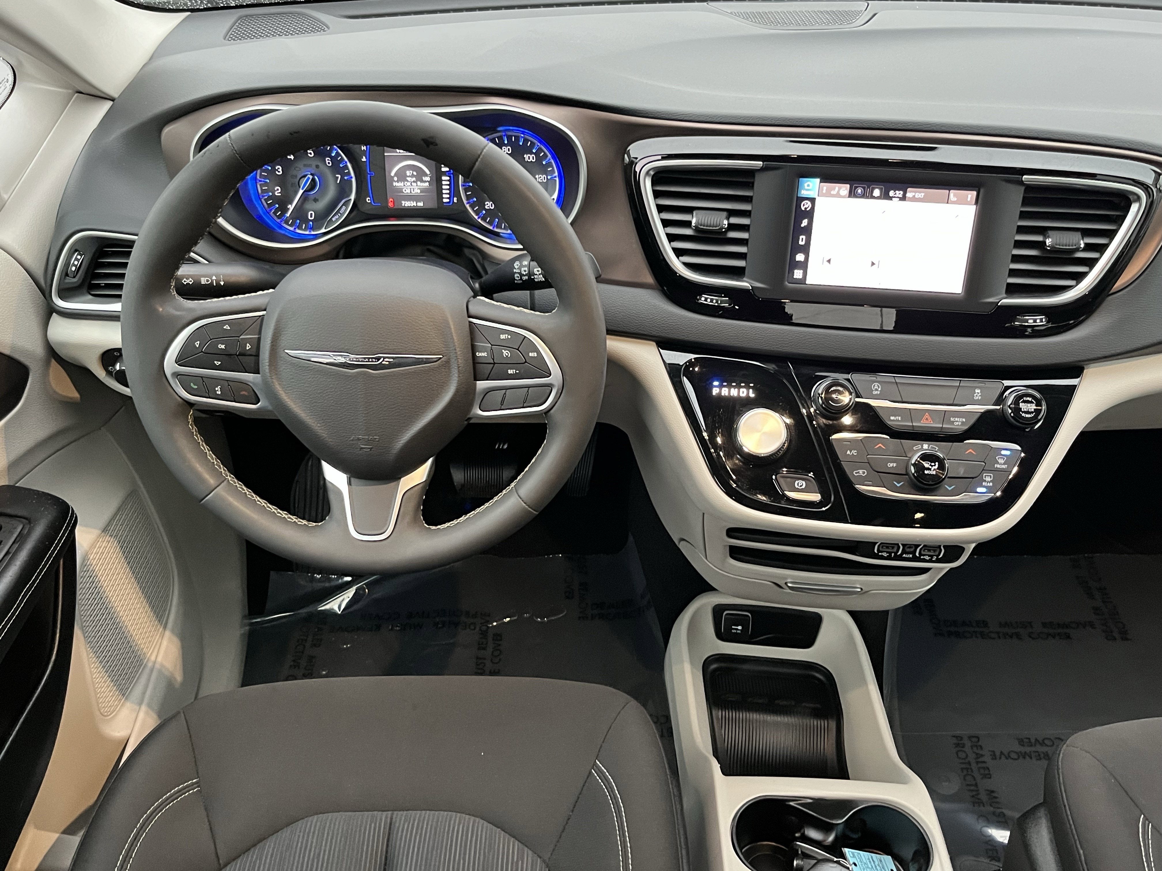 2023 Chrysler Voyager LX