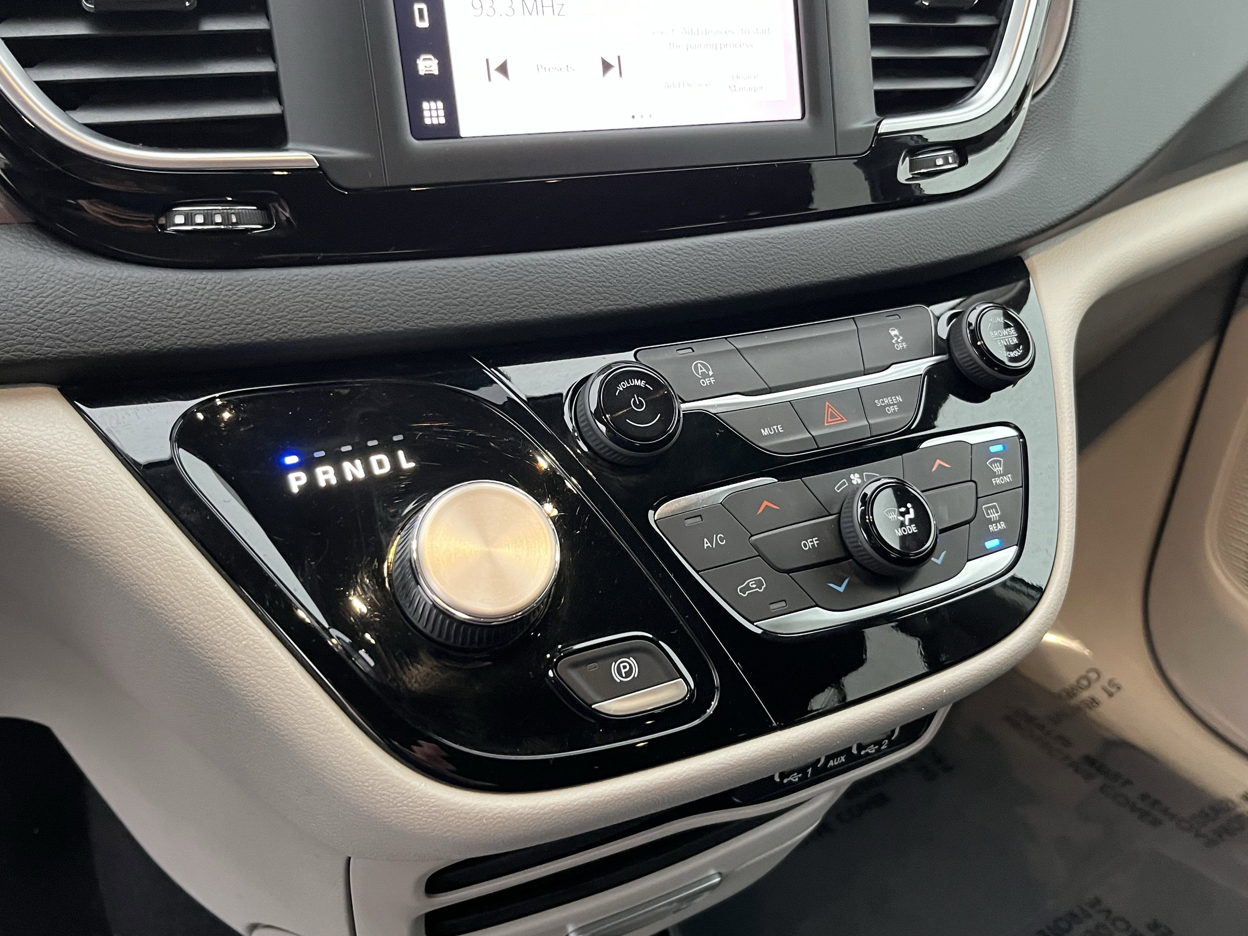 2023 Chrysler Voyager LX