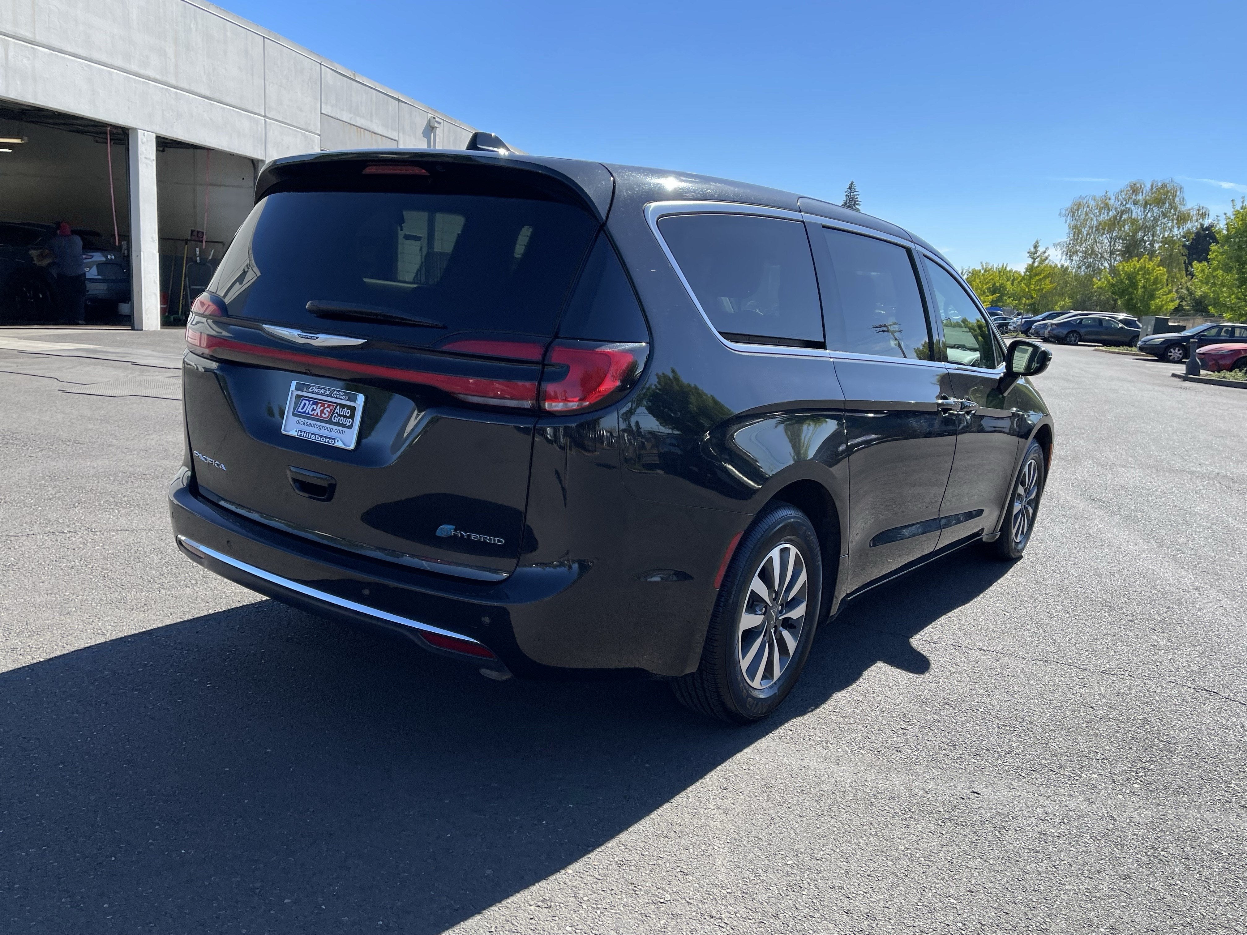 2024 Chrysler Pacifica Hybrid Select