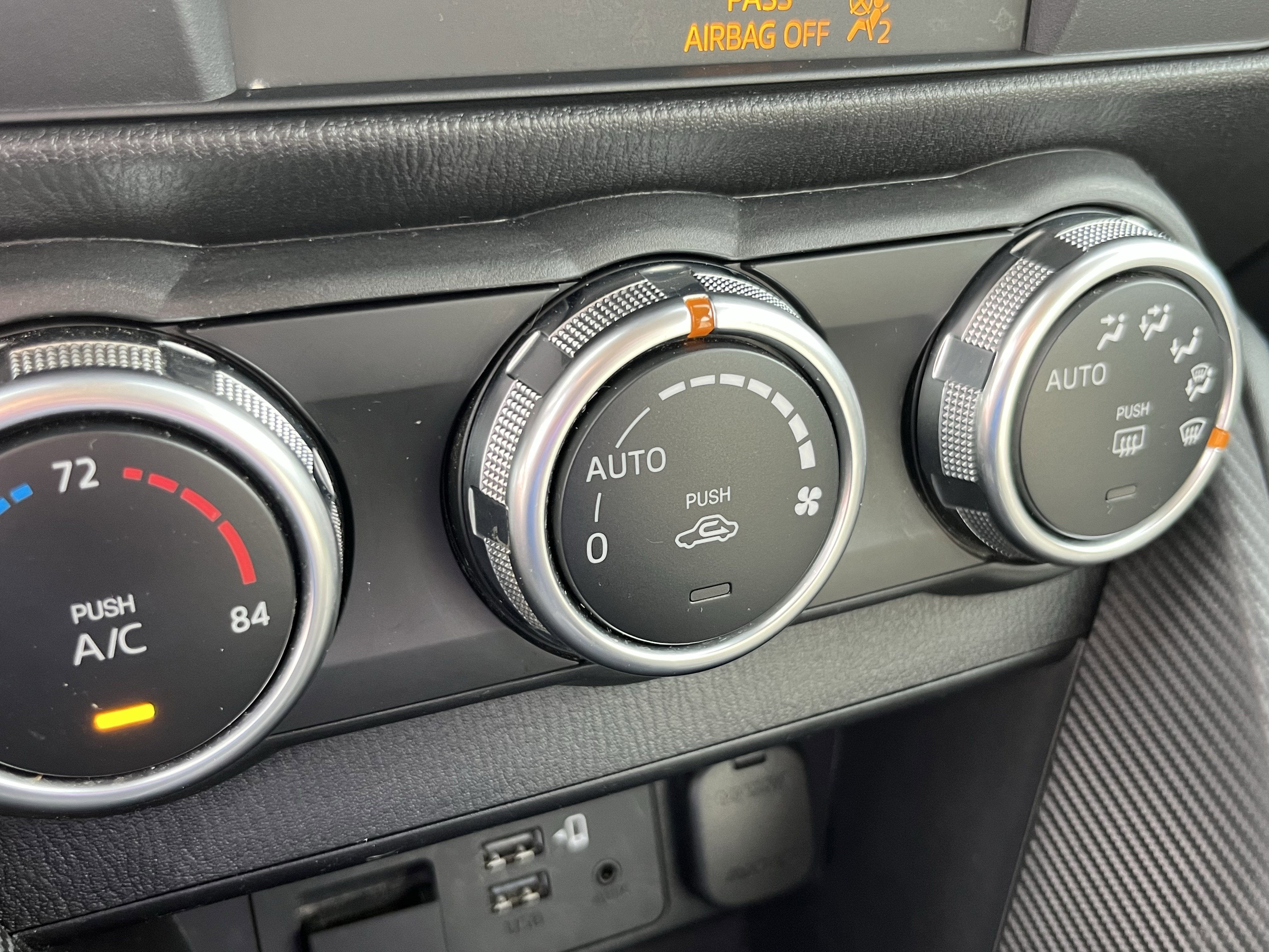 2020 Toyota Yaris Hatchback XLE