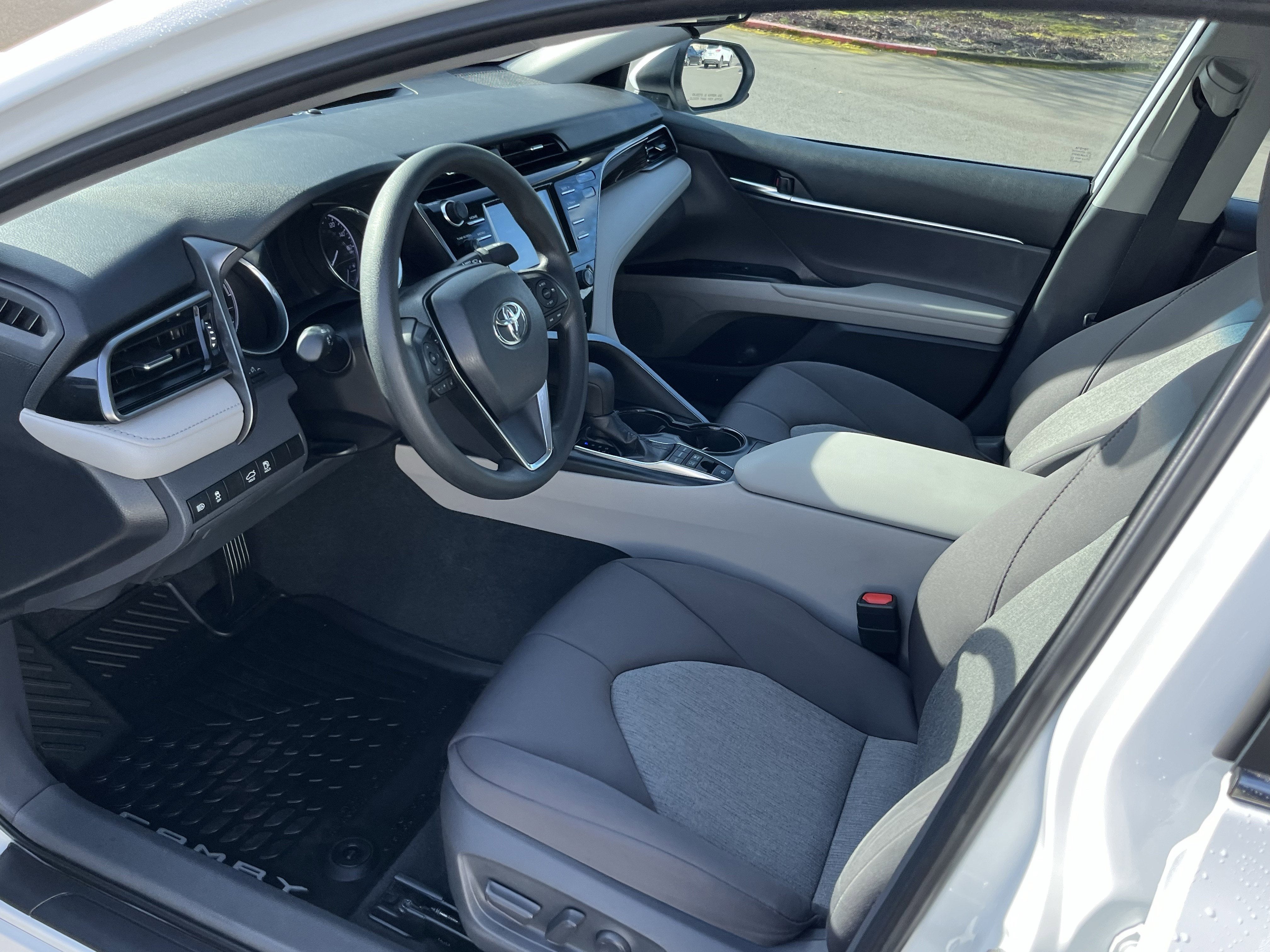 2019 Toyota Camry Hybrid LE