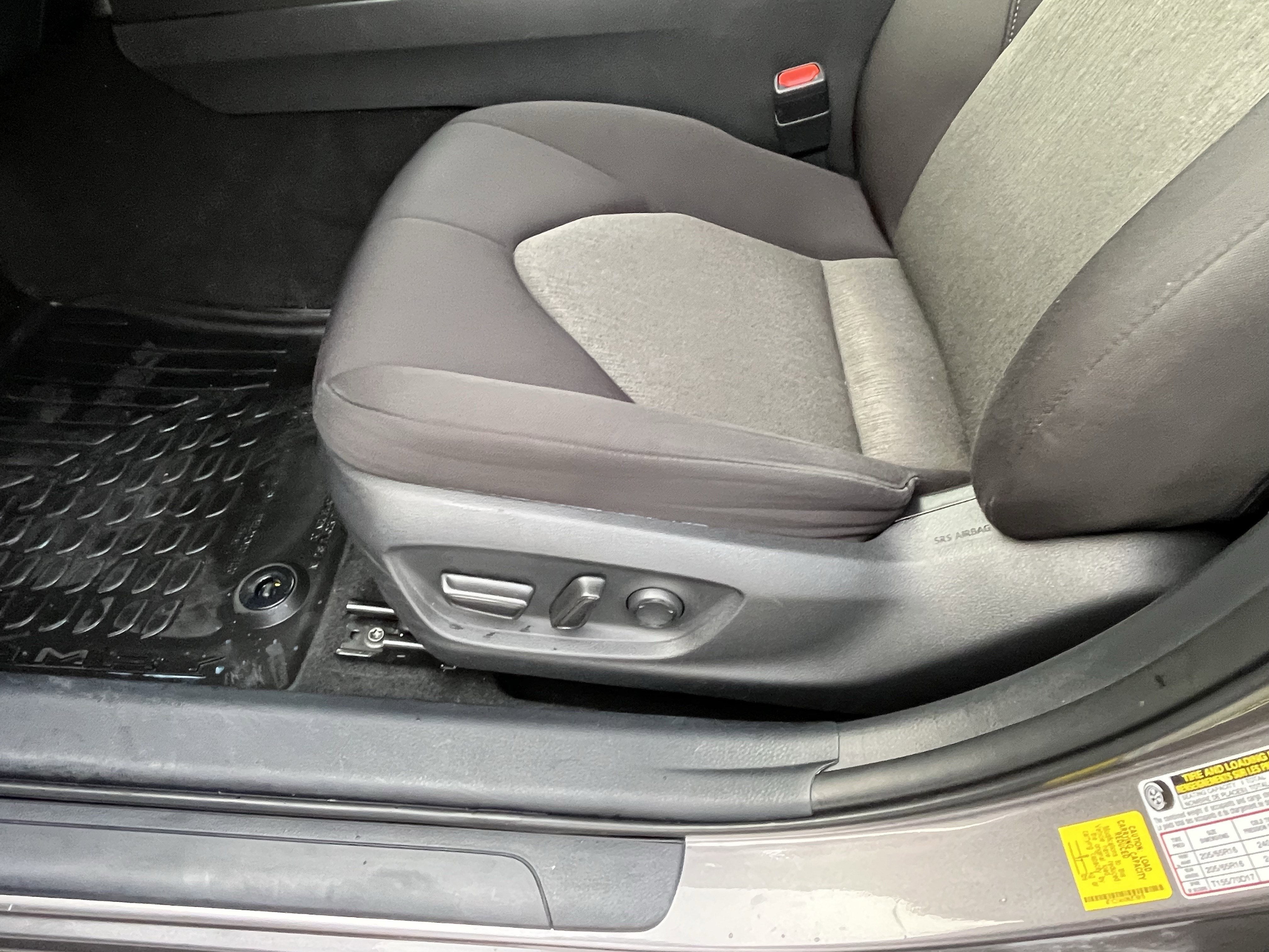 2022 Toyota Camry Hybrid LE