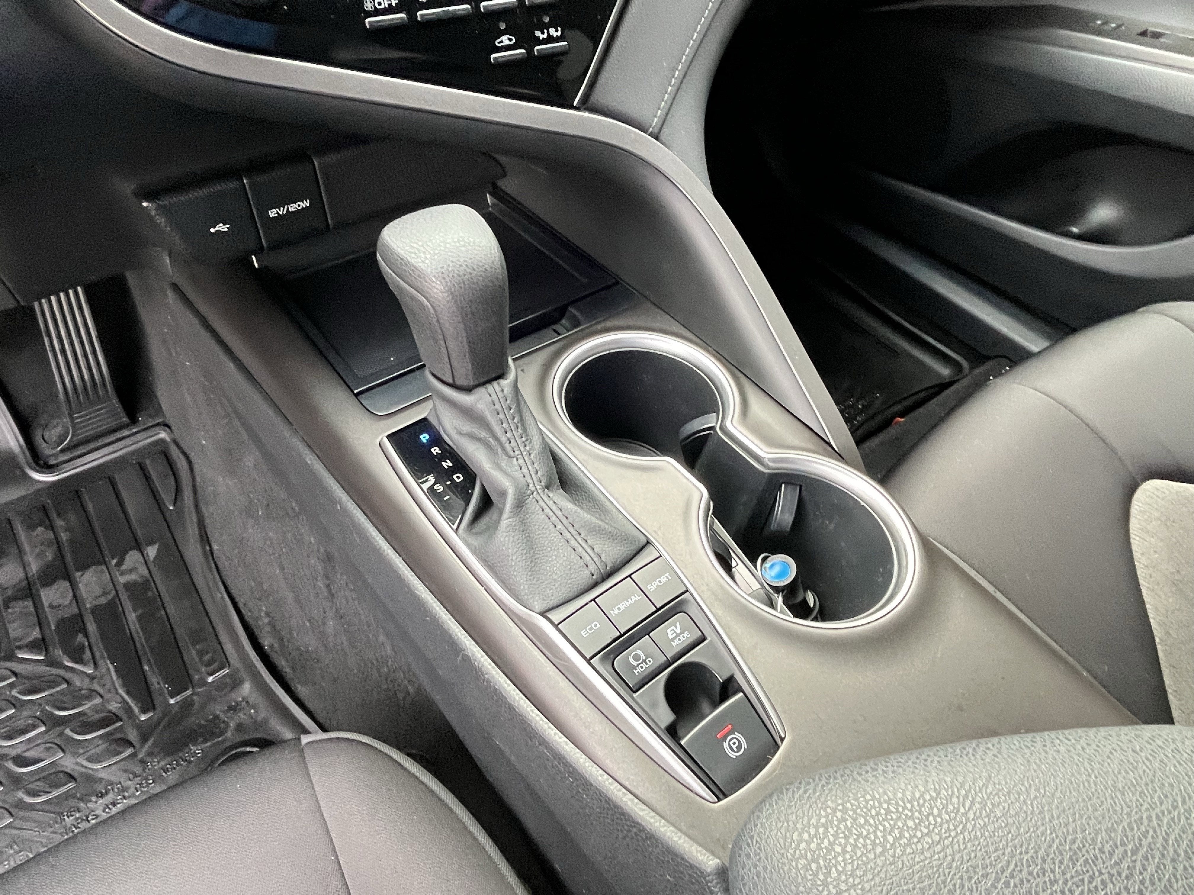 2022 Toyota Camry Hybrid LE