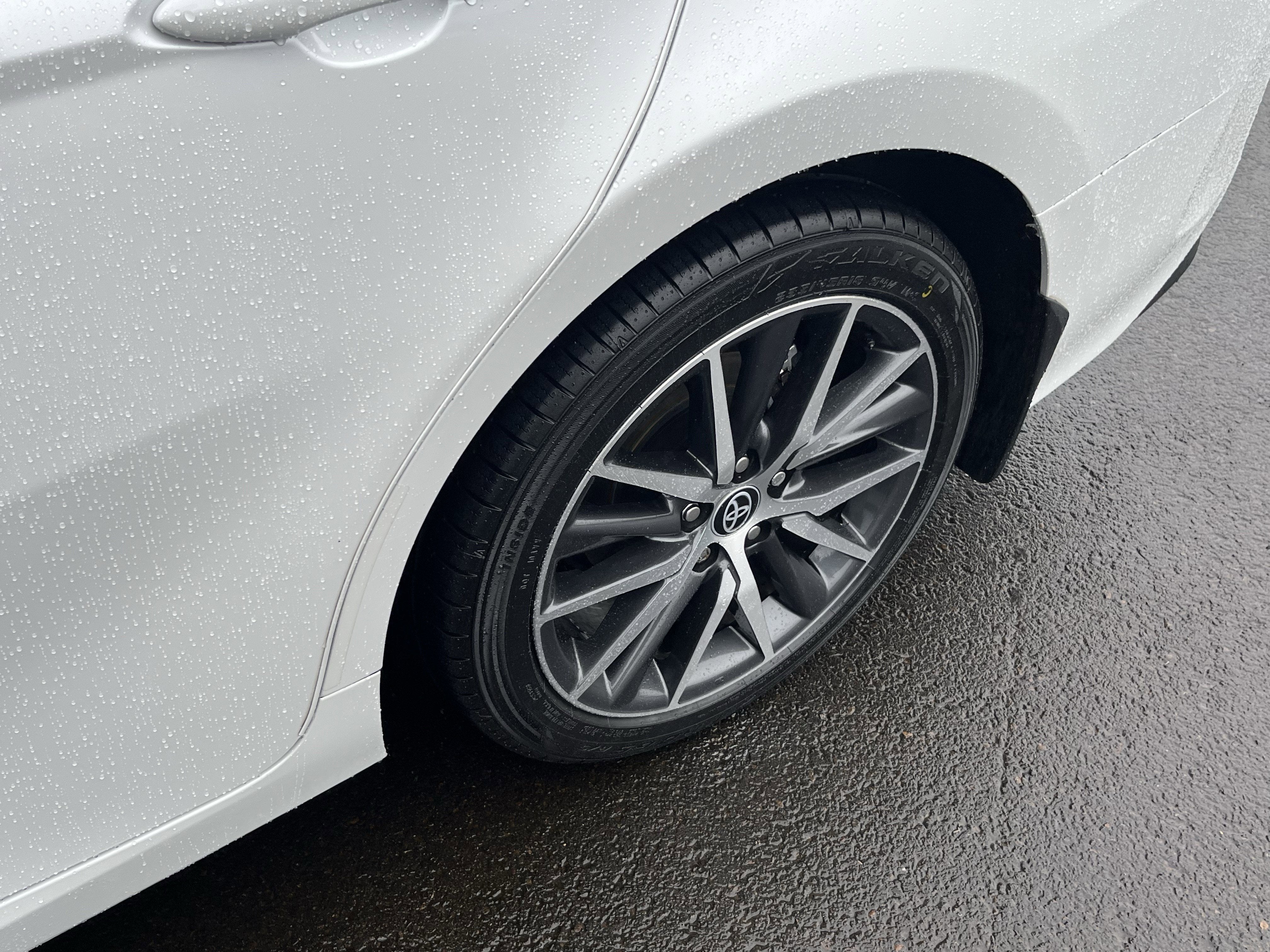 2023 Toyota Camry Hybrid XLE