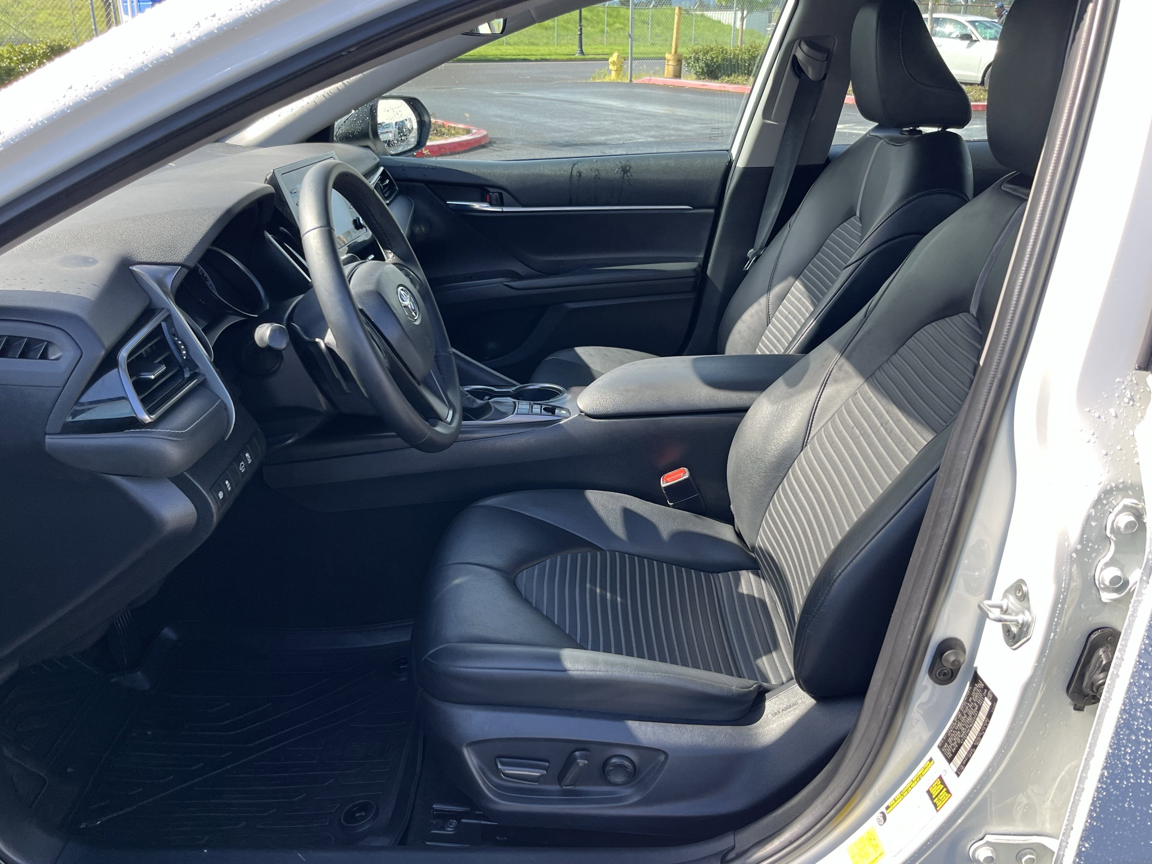 2022 Toyota Camry Hybrid SE
