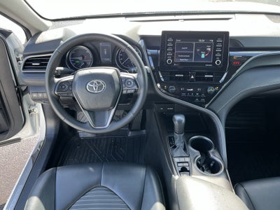2022 Toyota Camry Hybrid SE
