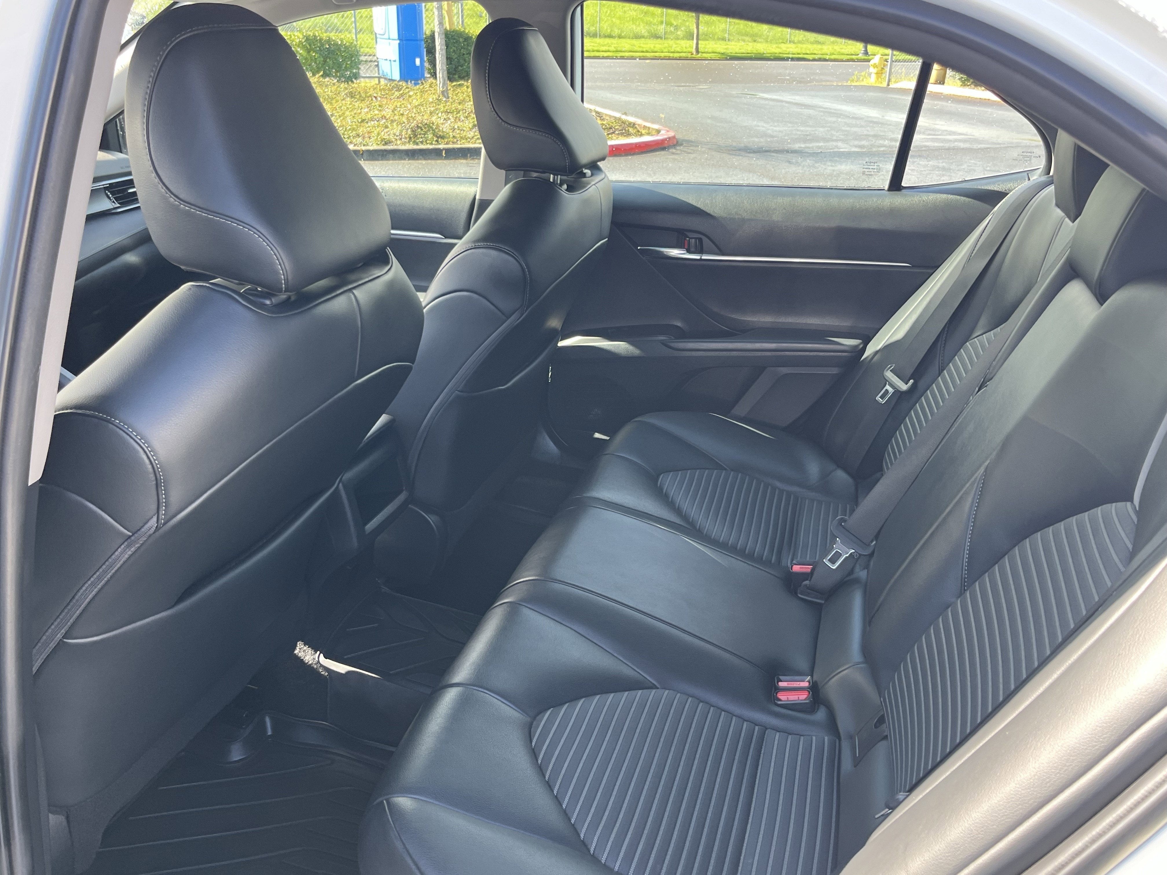 2022 Toyota Camry Hybrid SE