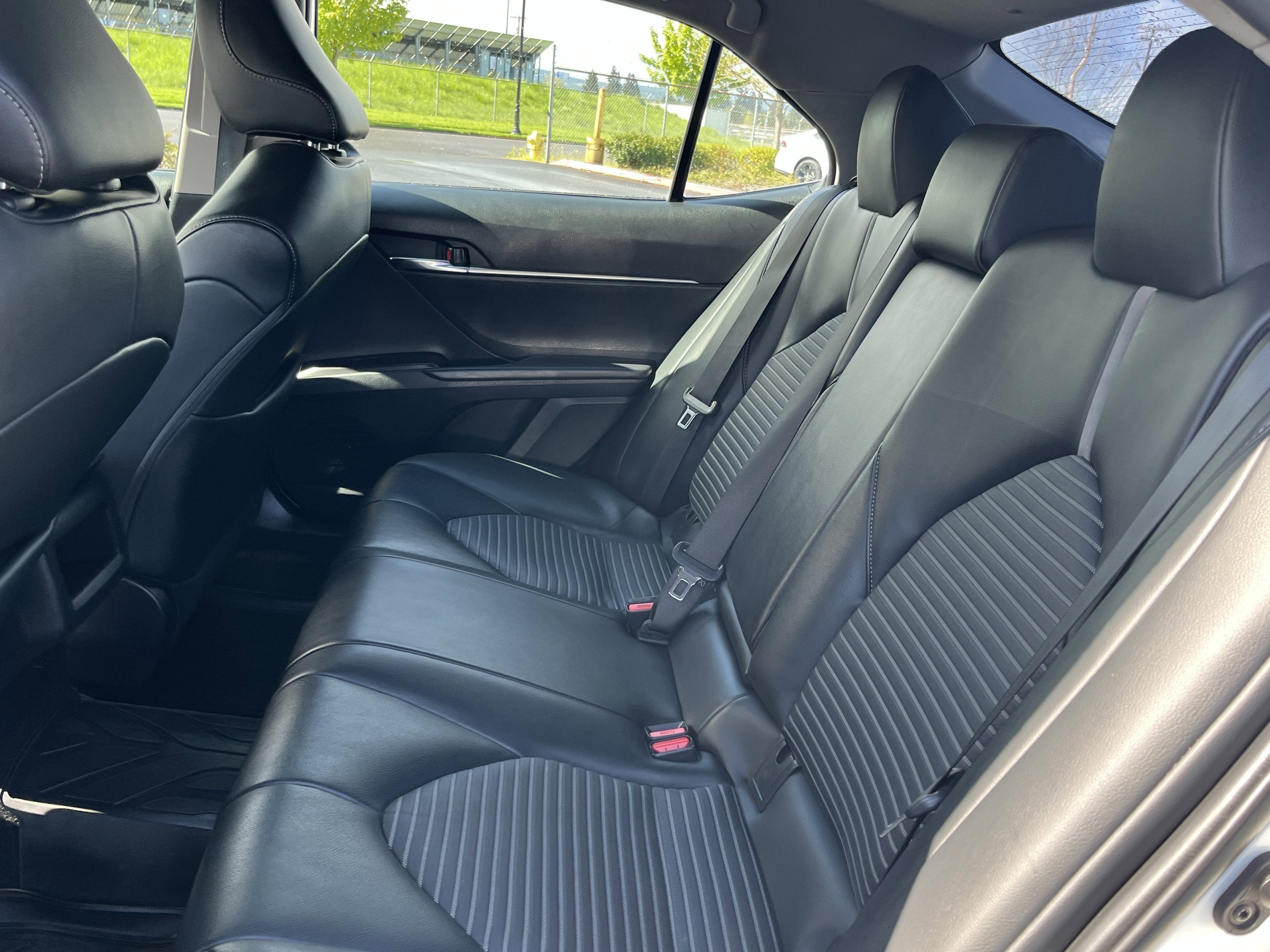 2022 Toyota Camry Hybrid SE