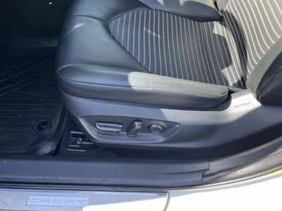 2022 Toyota Camry Hybrid SE
