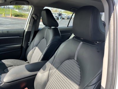 2022 Toyota Camry Hybrid SE