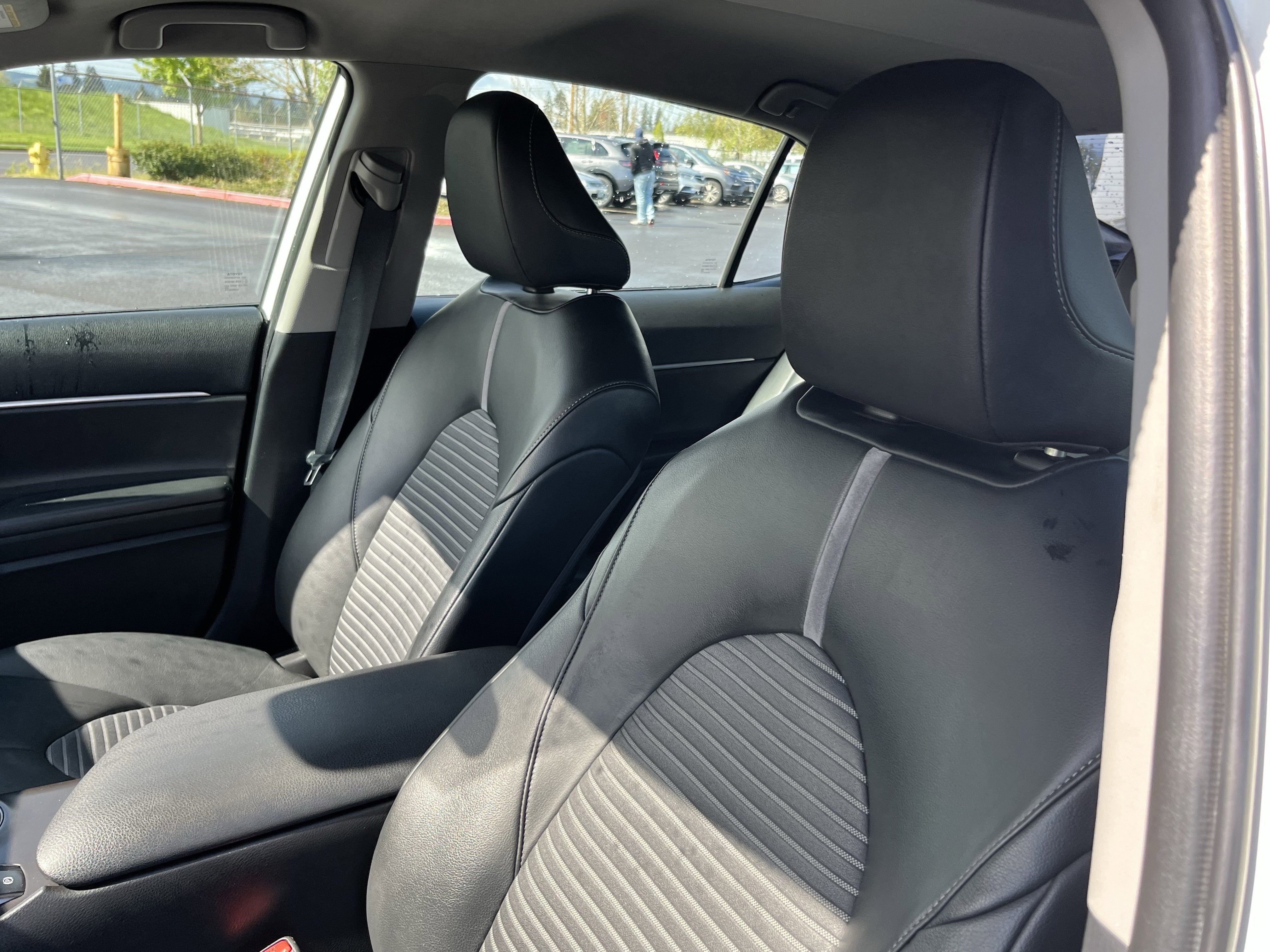 2022 Toyota Camry Hybrid SE