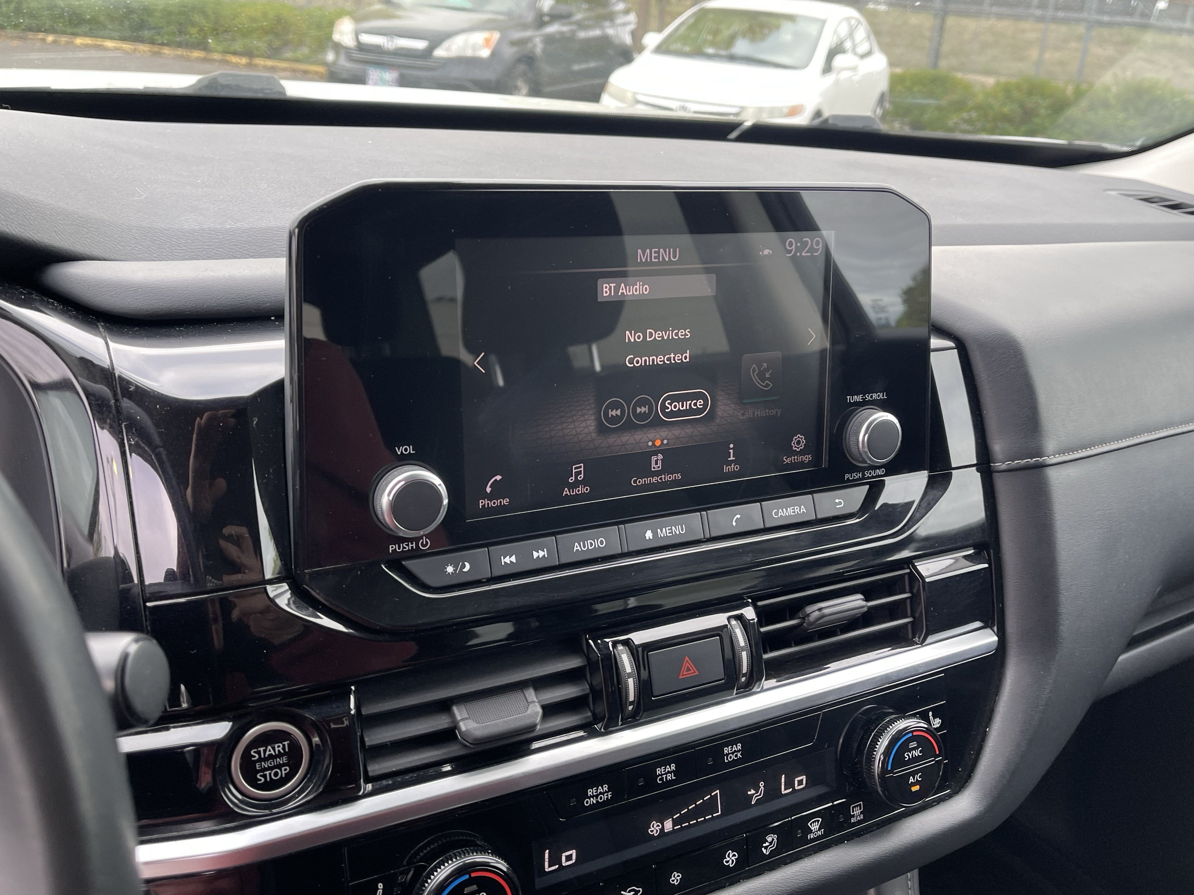 2022 Nissan Pathfinder SV