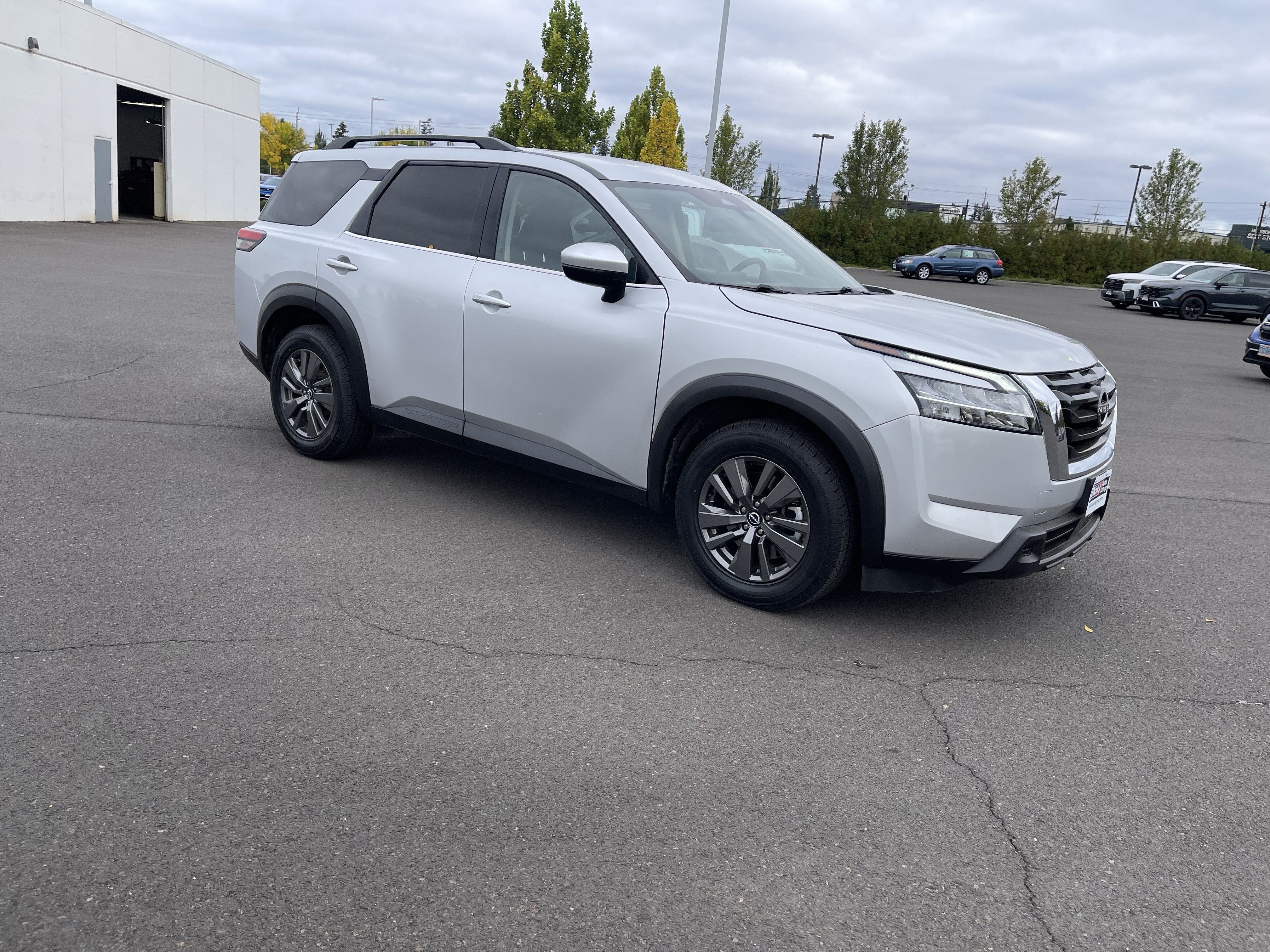 2022 Nissan Pathfinder SV