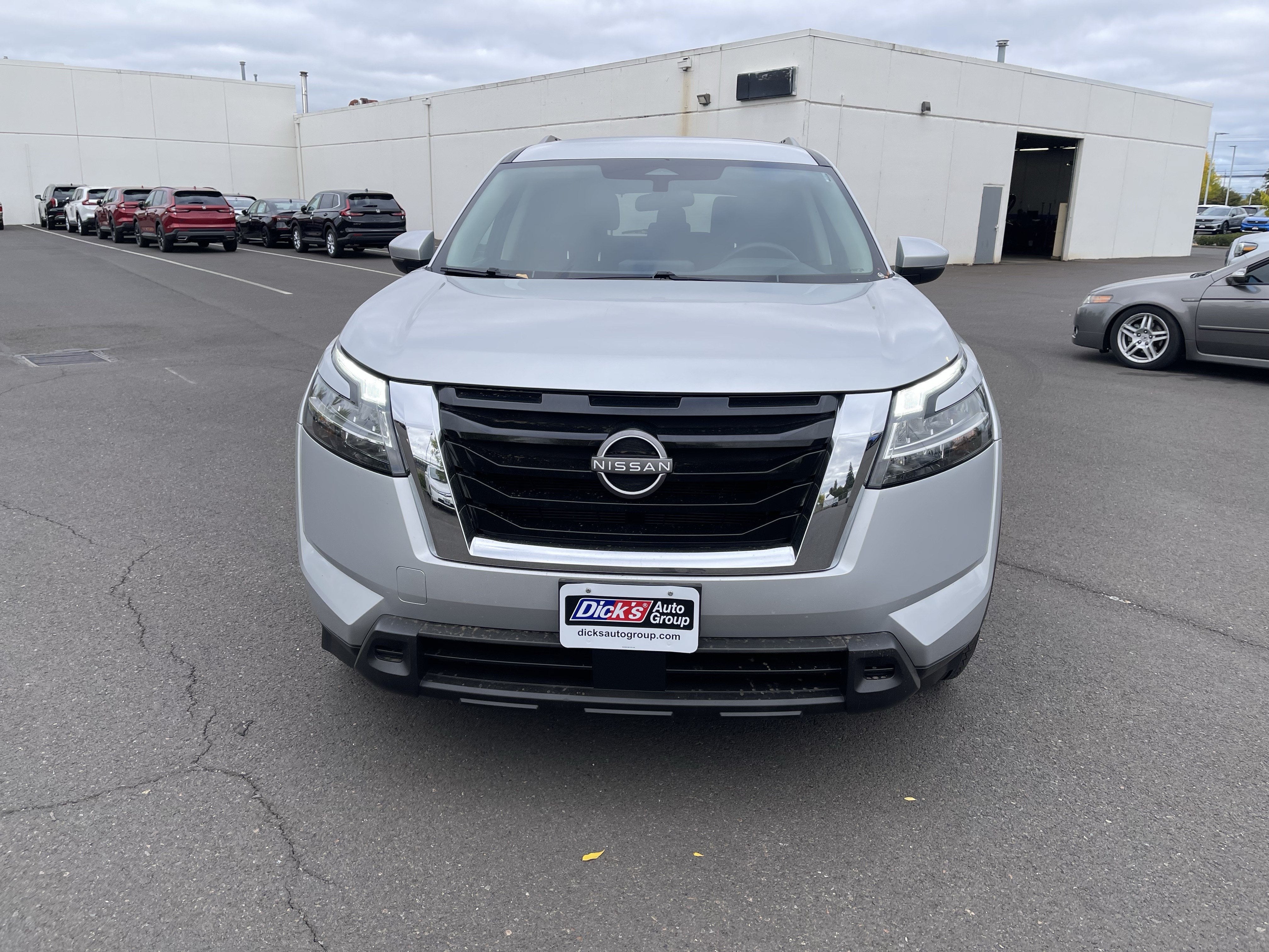 2022 Nissan Pathfinder SV