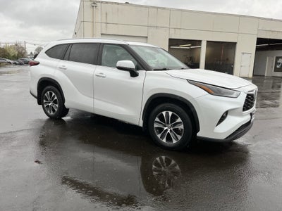 2024 Toyota Highlander LE