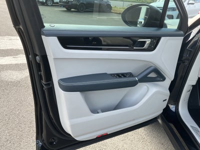 2023 Porsche Cayenne Platinum Edition