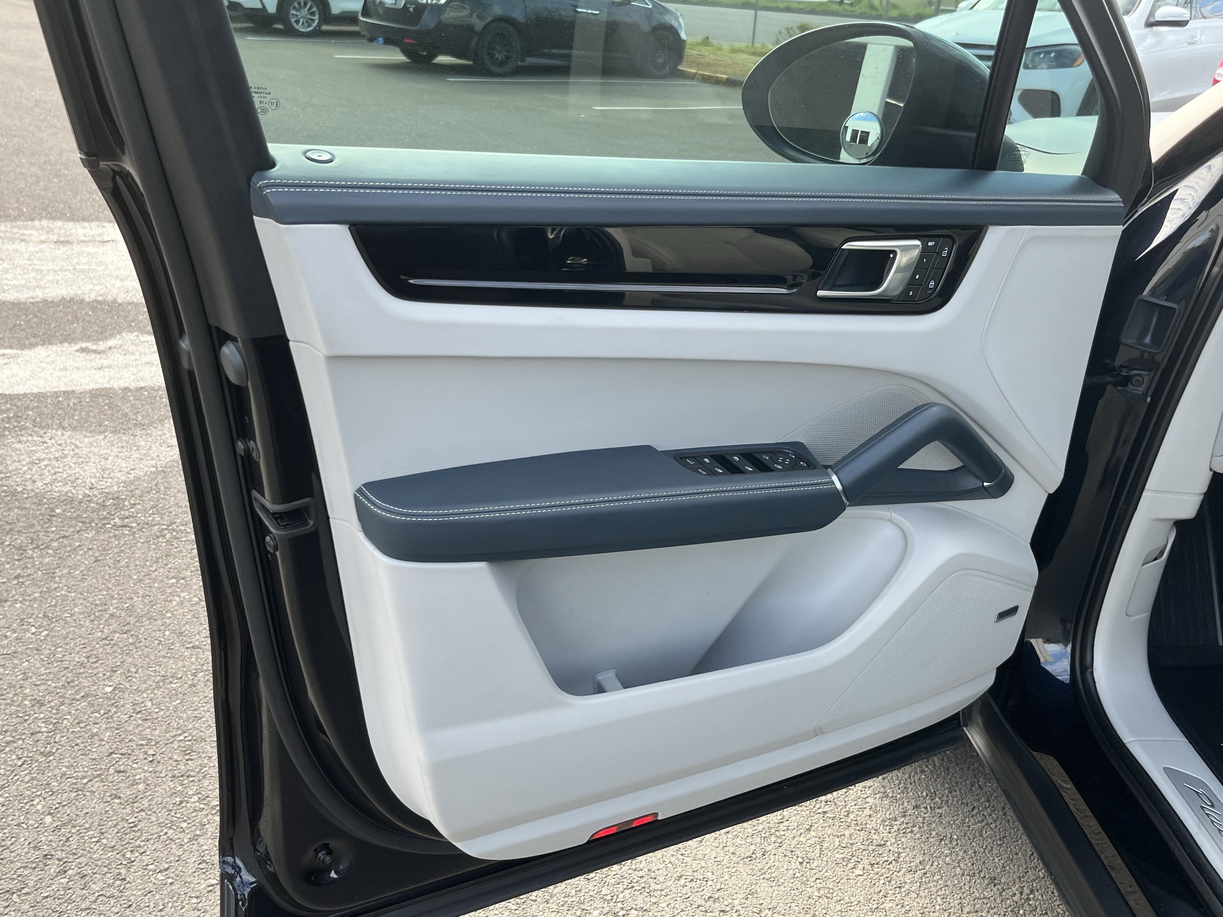 2023 Porsche Cayenne Platinum Edition